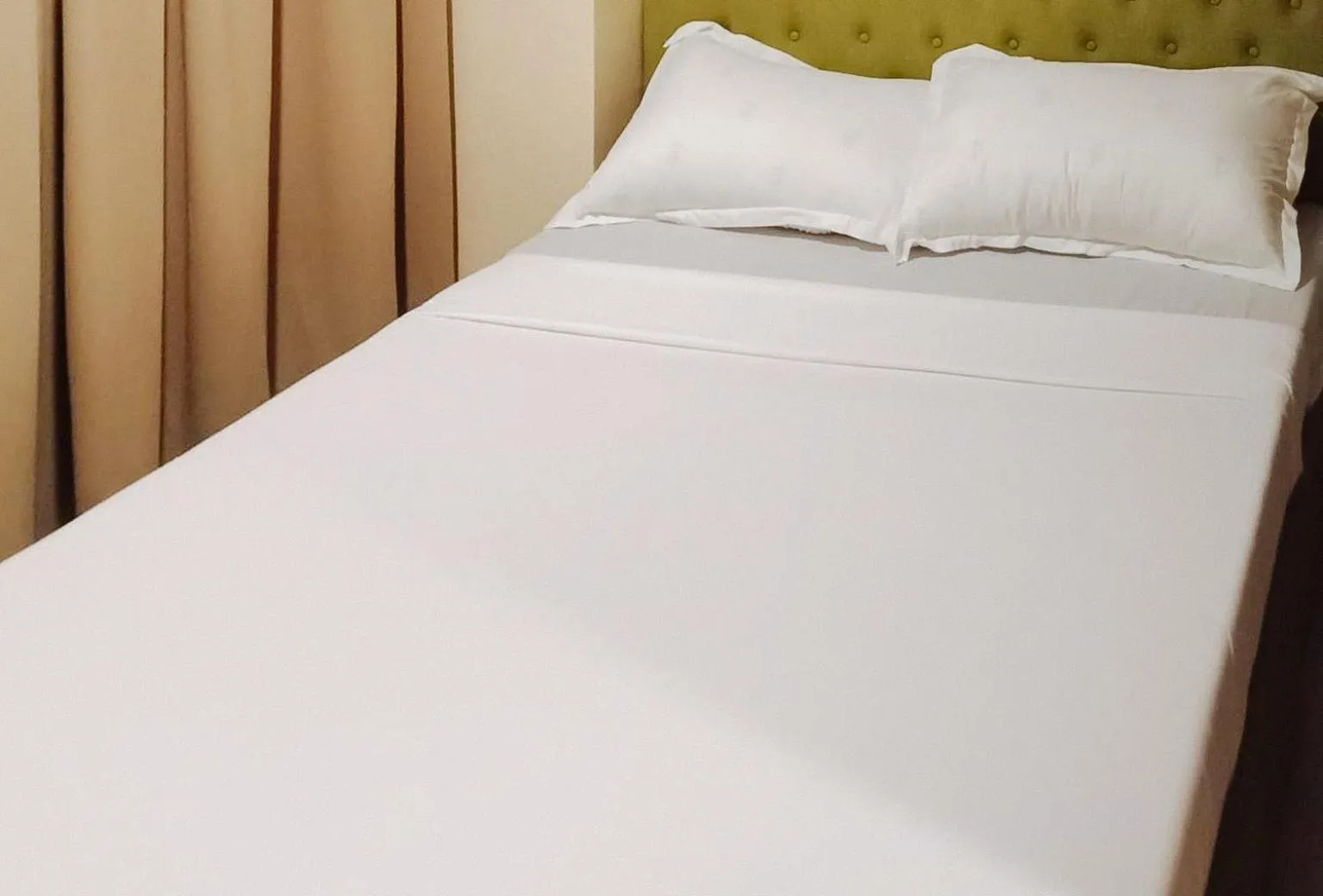 Deluxe Room in RedDoorz @ Benelio Suites Pavia Iloilo