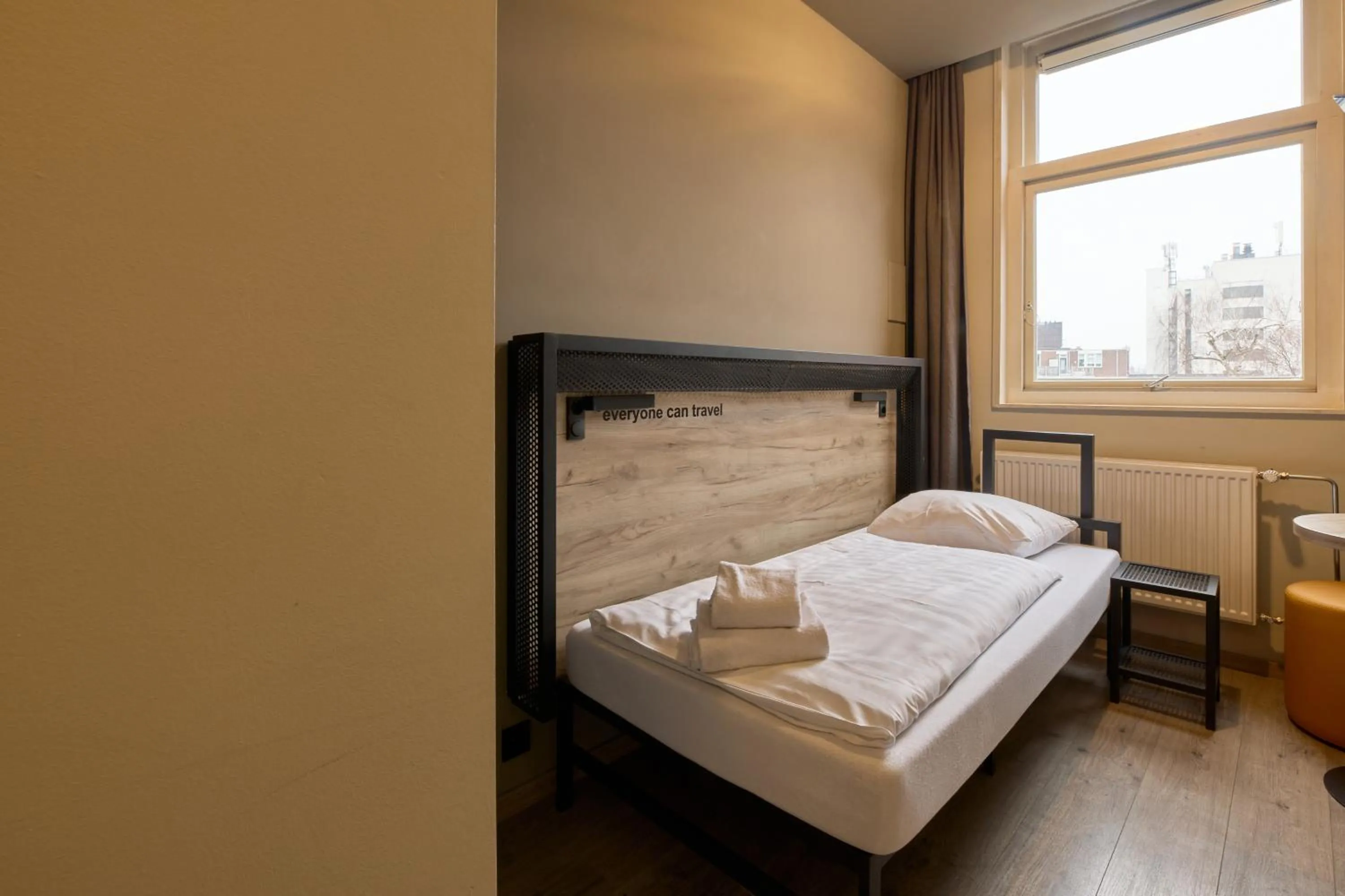 Single Room in a&o Rotterdam City