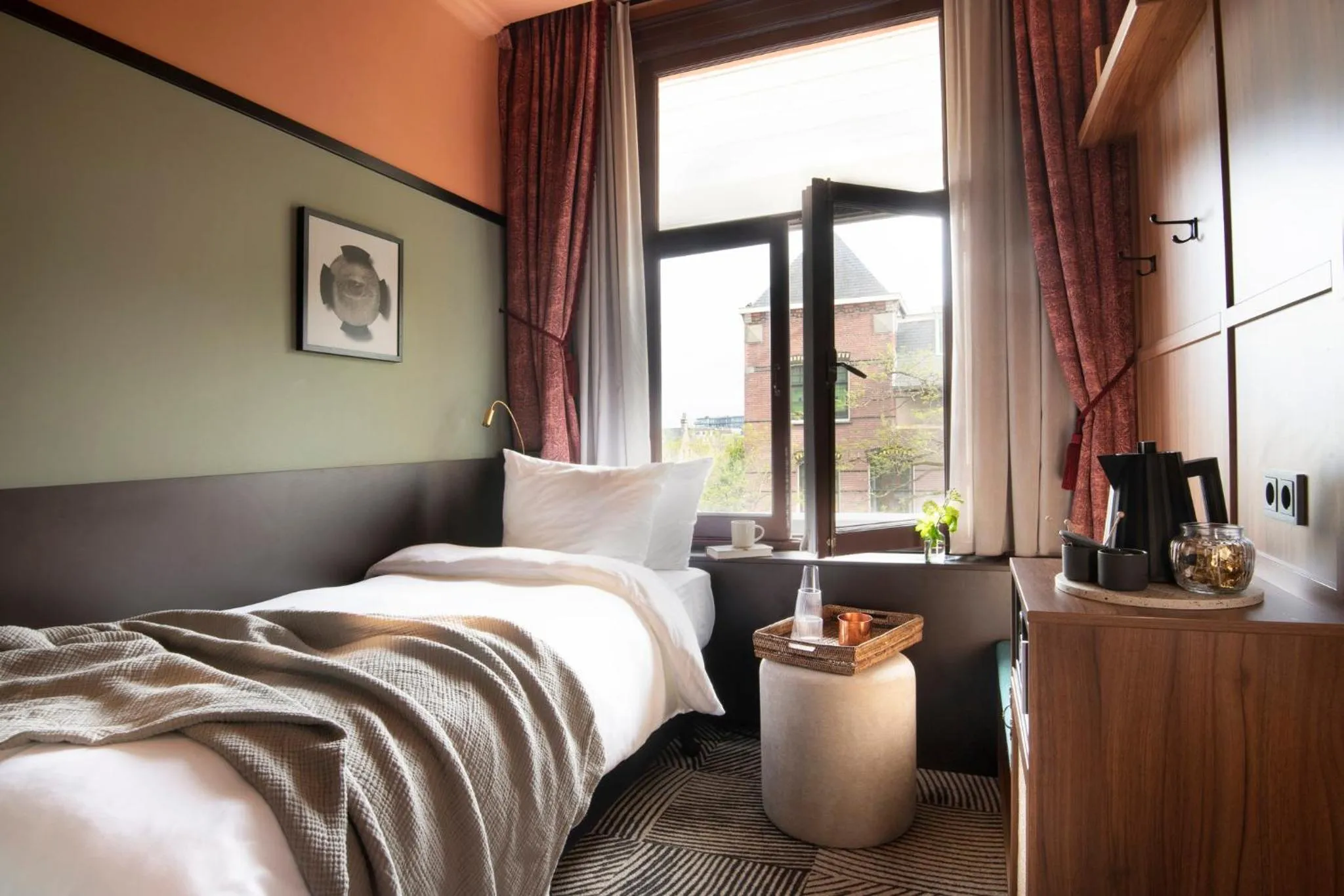 Cozy Room 1 Single Bed in Jan Luyken Amsterdam