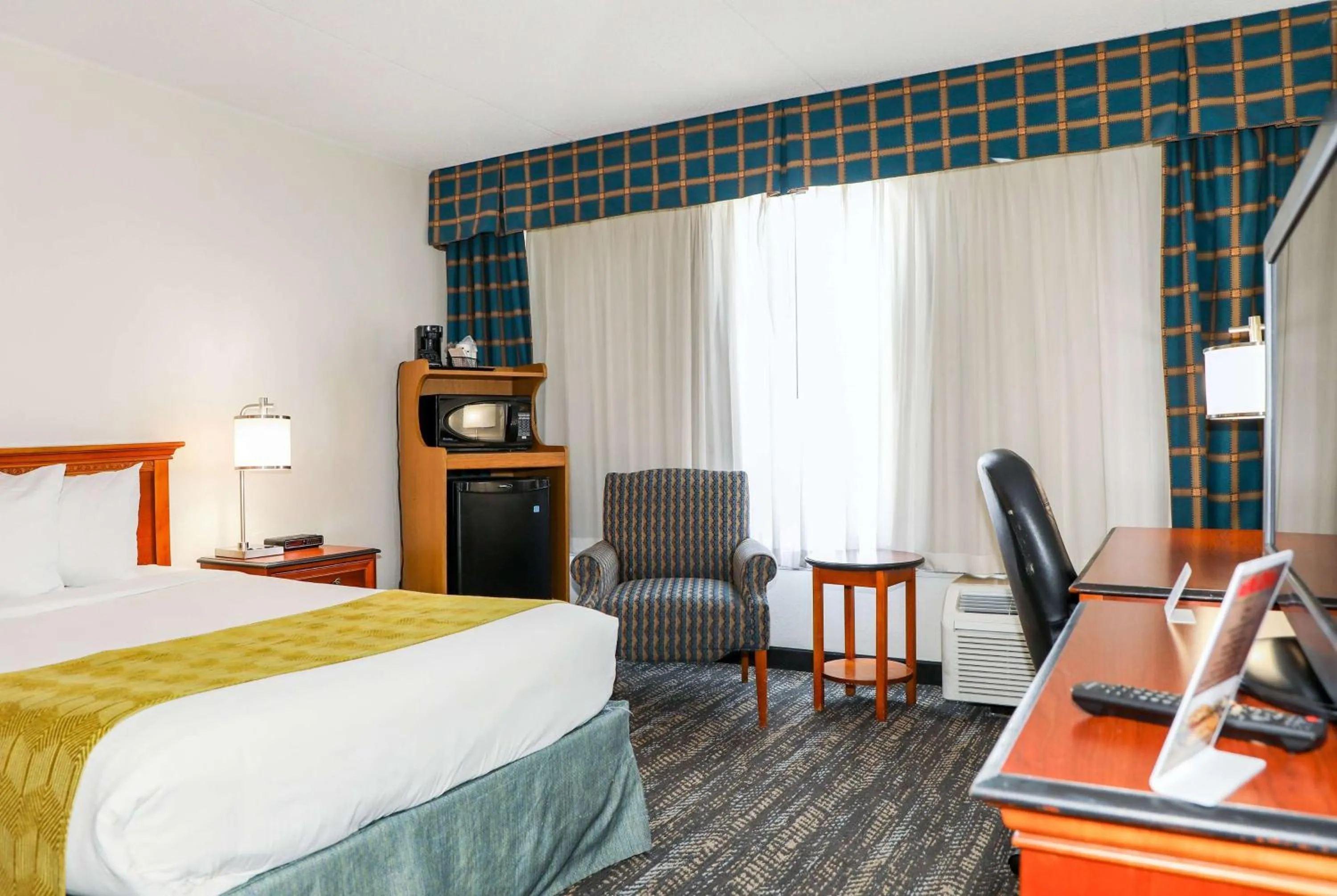 Double Room - Non-Smoking  in Ramada by Wyndham Cumberland Downtown