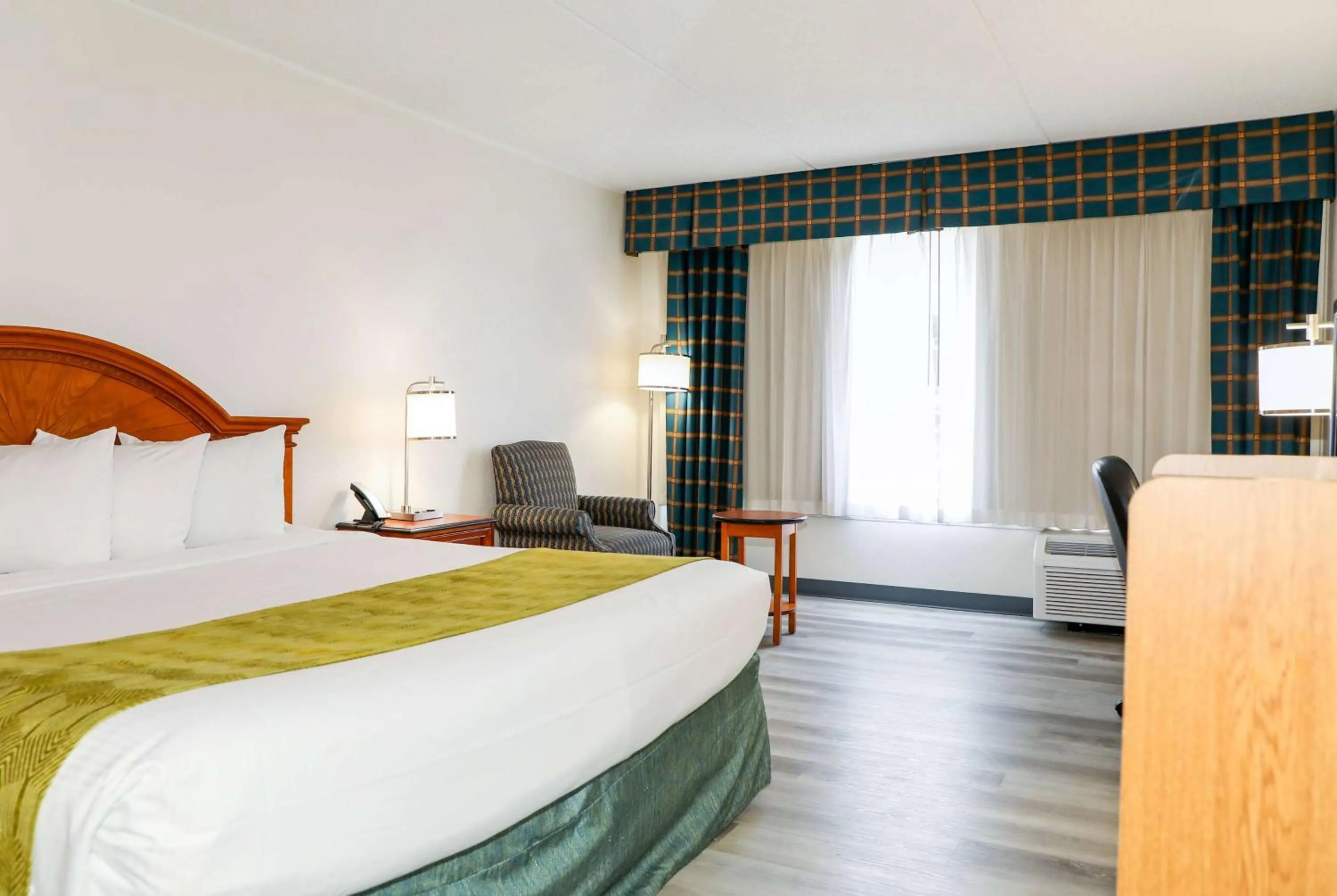 King Room - Disability Access/Non-Smoking in Ramada by Wyndham Cumberland Downtown