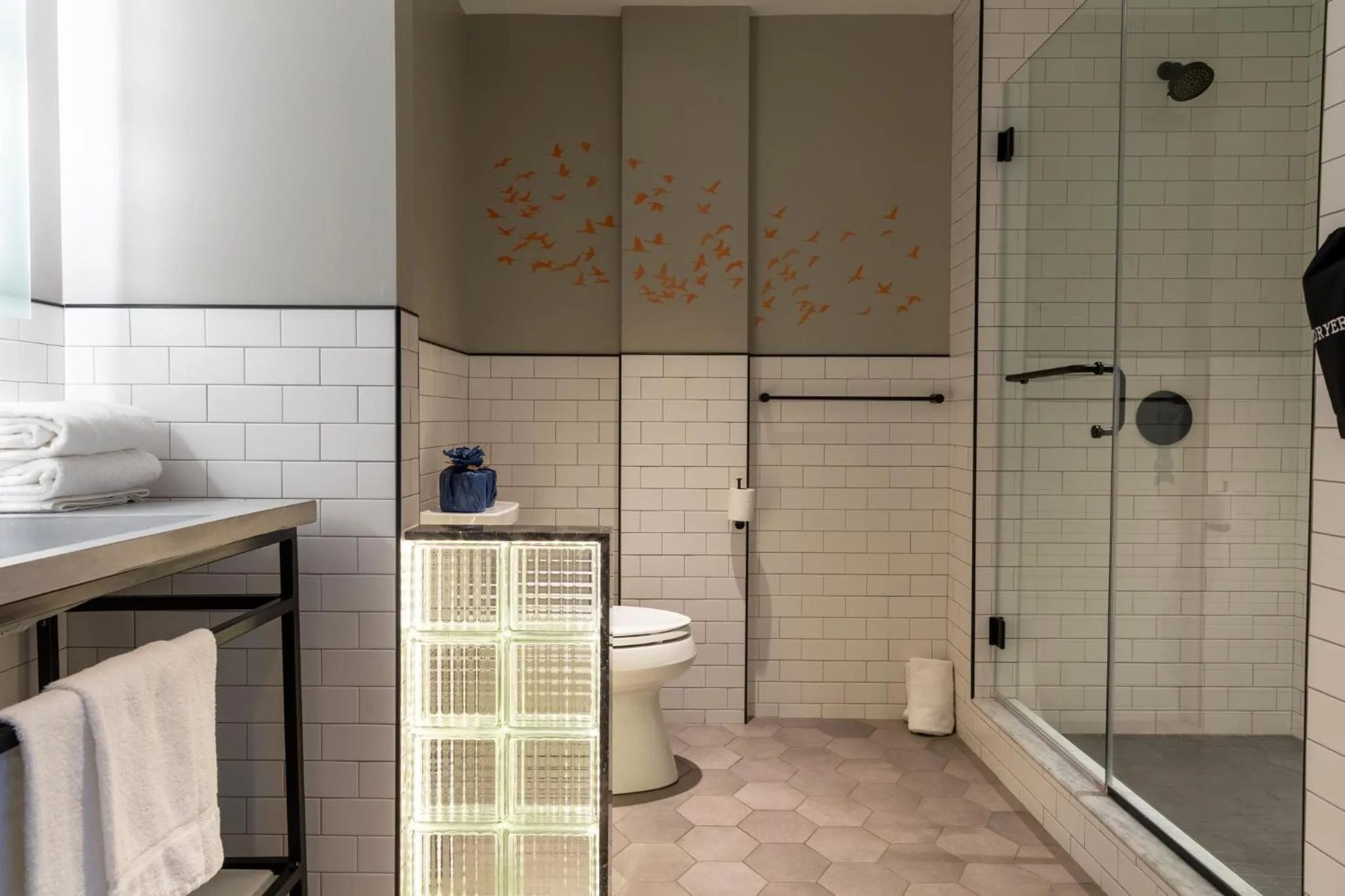 Premium Queen Room - Communications Accessible in voco James Newbury Hudson Valley by IHG