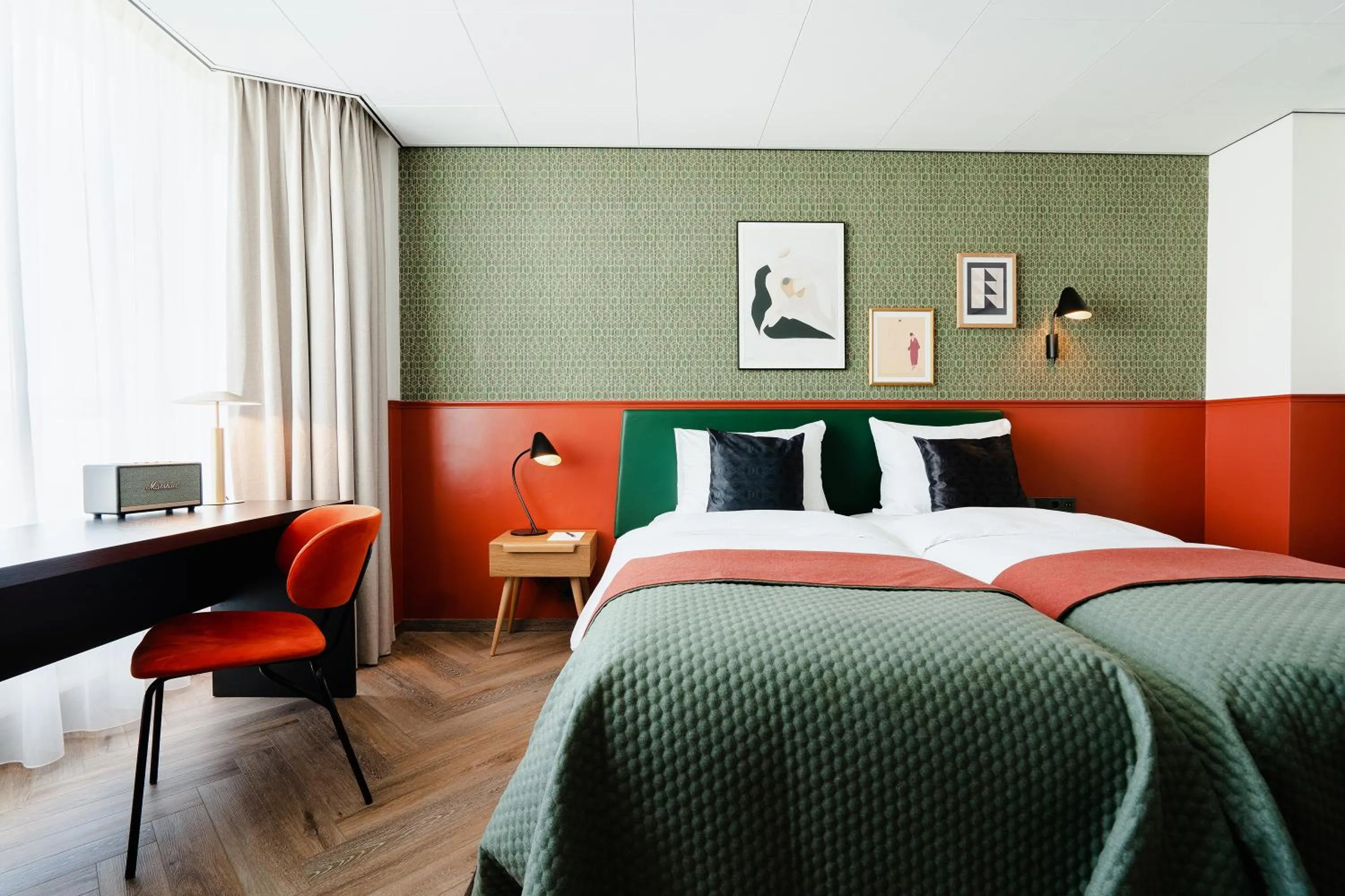 Deluxe Twin Room in Park Centraal Den Haag, part of Sircle Collection