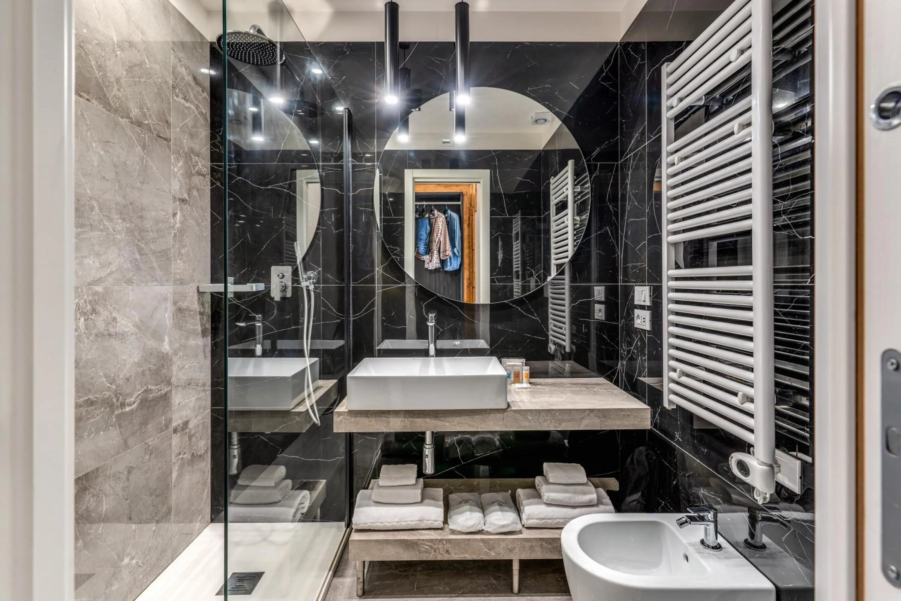 Queen Room in Arenula Suites