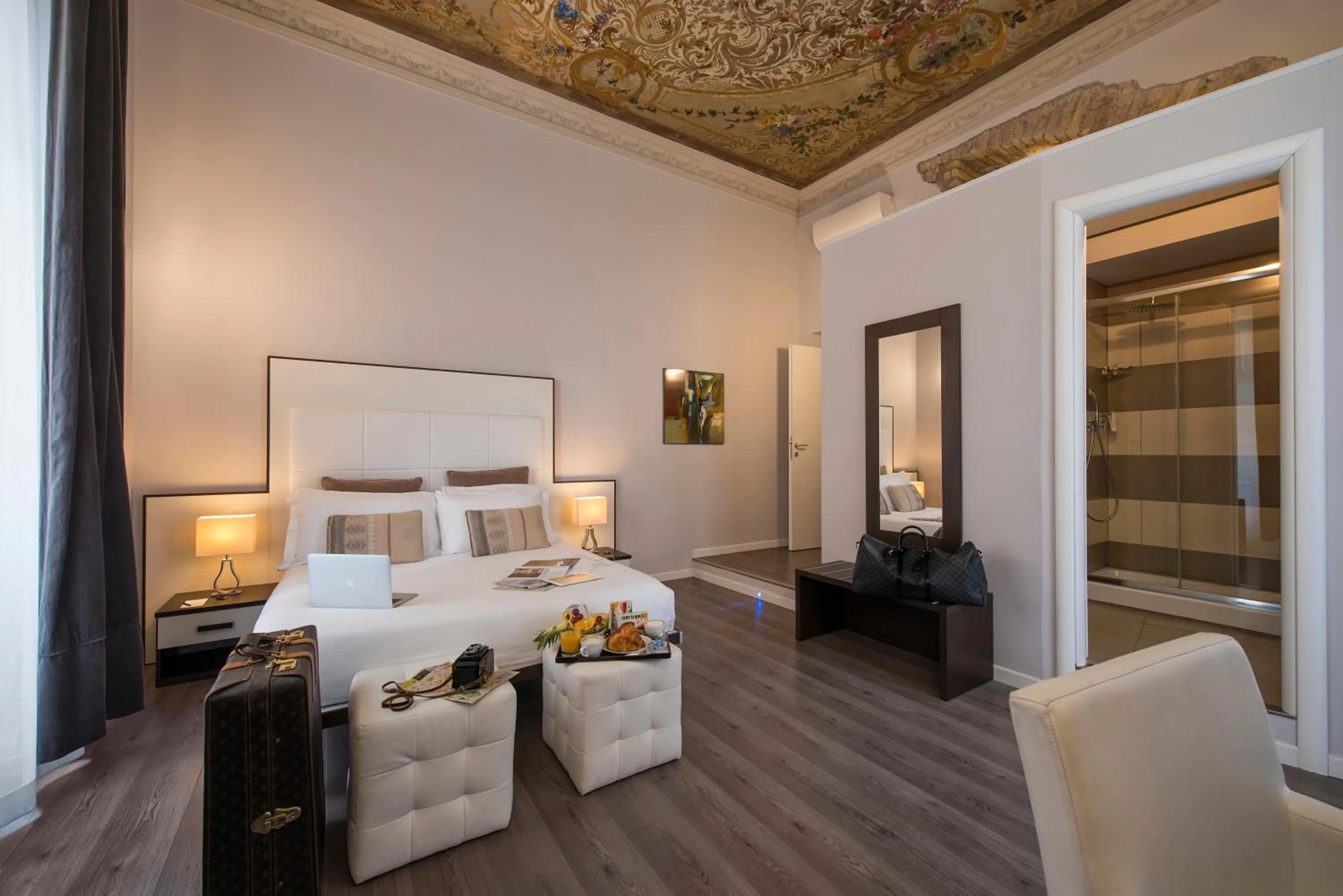 Deluxe Double Room in Arenula Suites