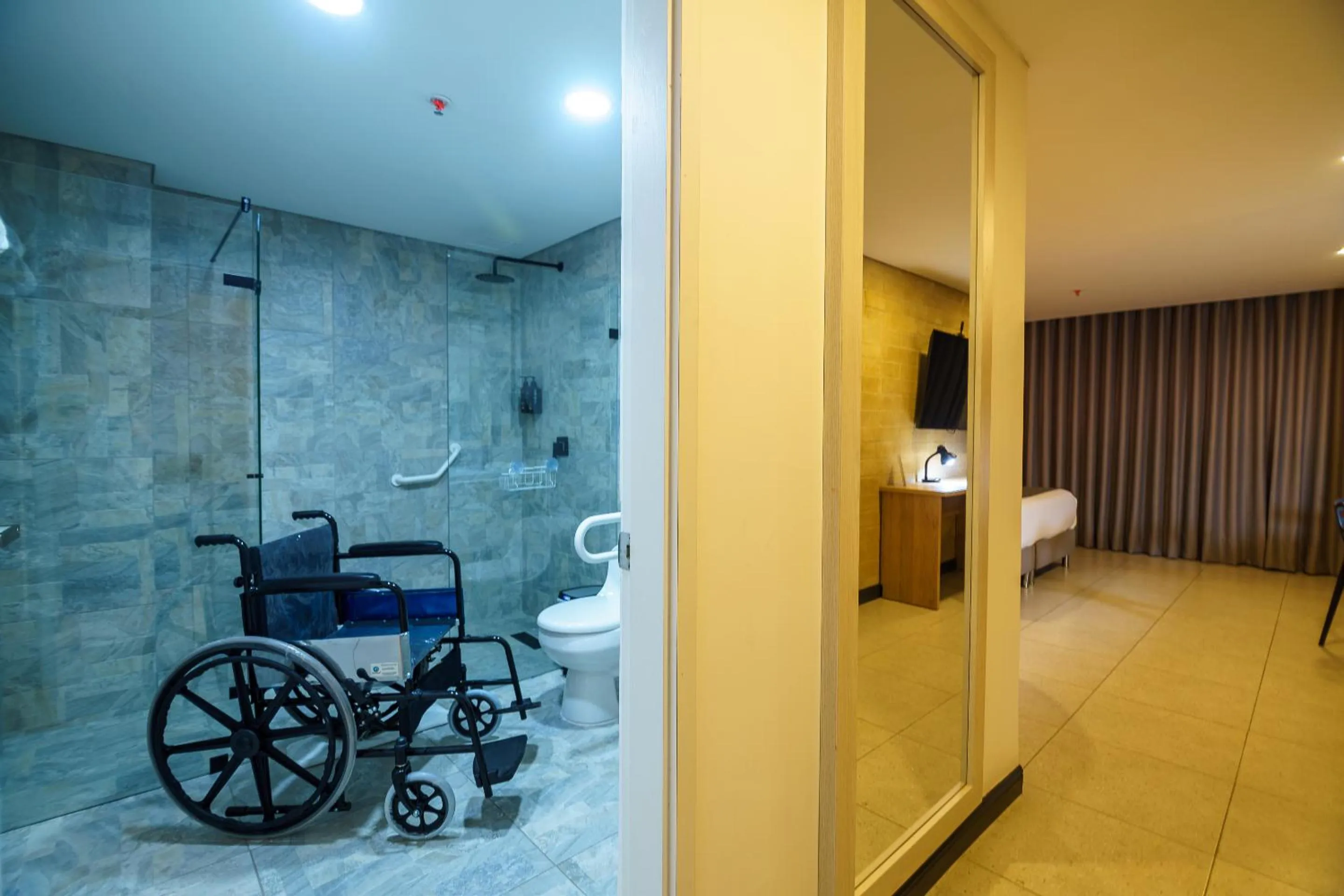 Double Room - Disability Access in First Class Hotel