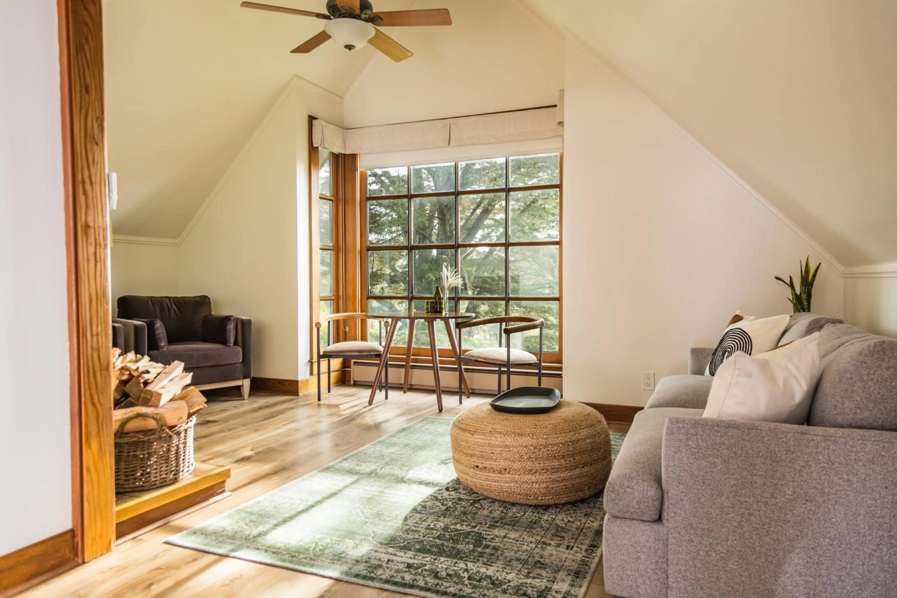 Queen Room with Sea View in SCP Mendocino Inn and Farm