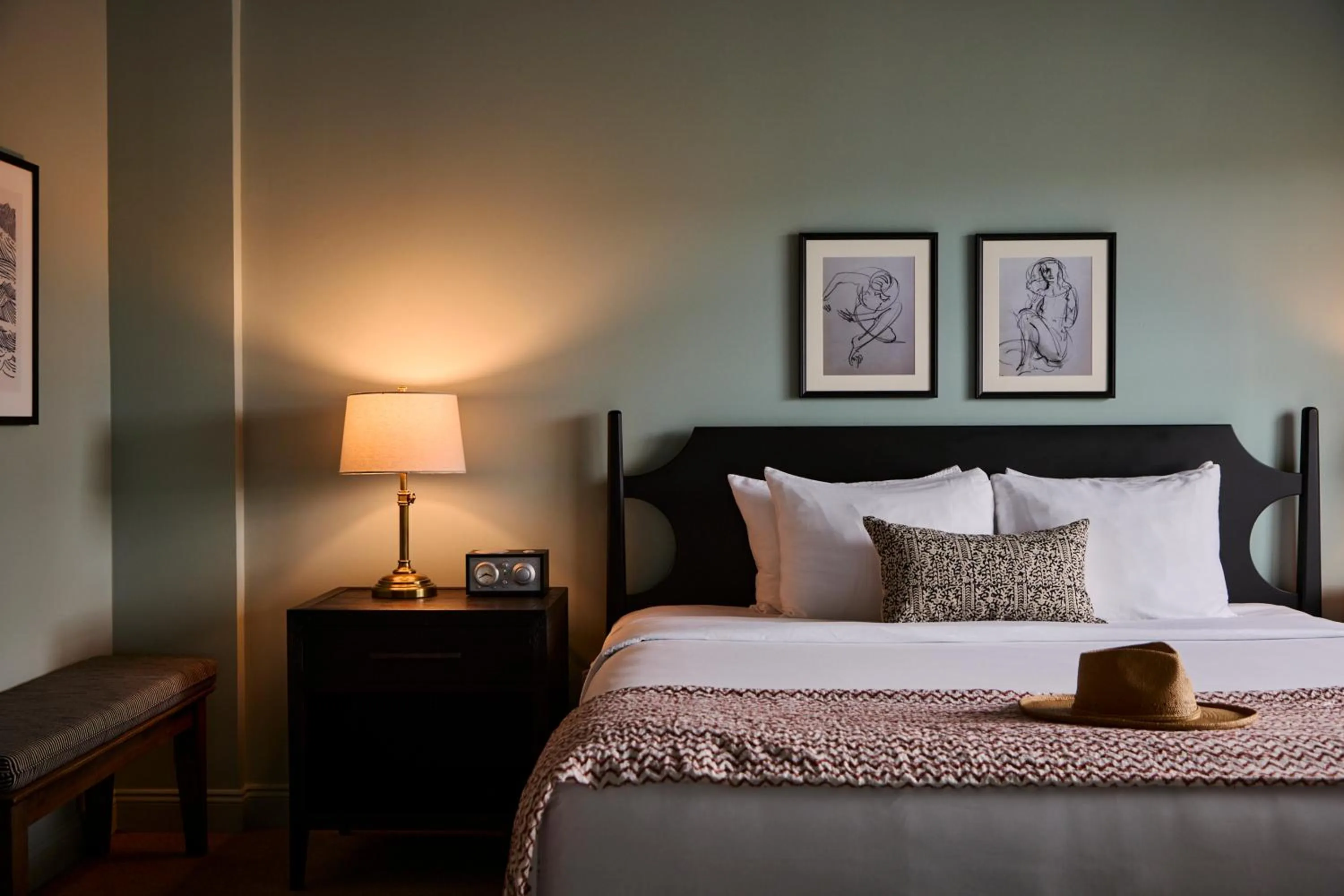 King Room in The Harbor Front Inn