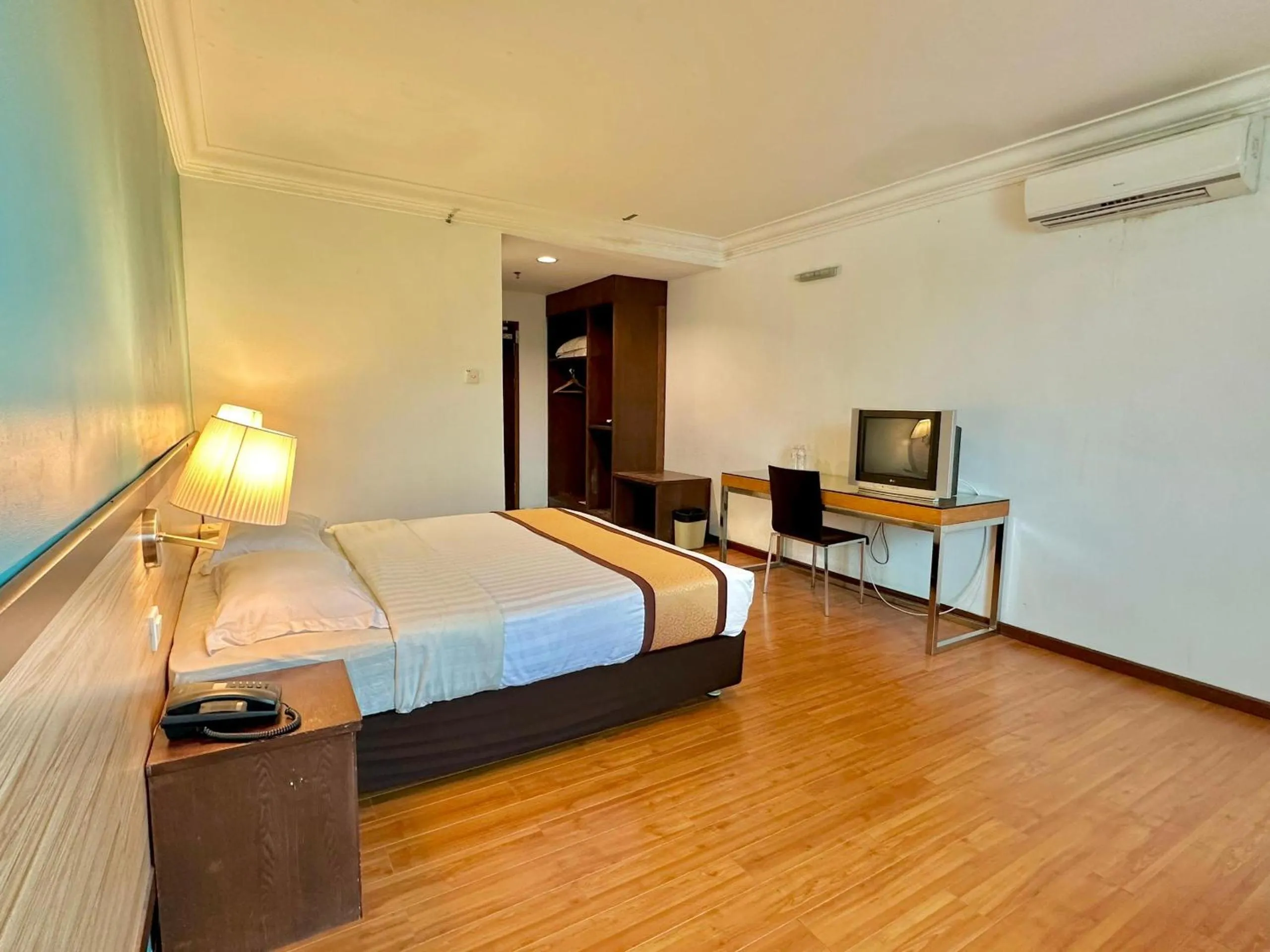 Superior King Room in TD Lodge Kota Belud
