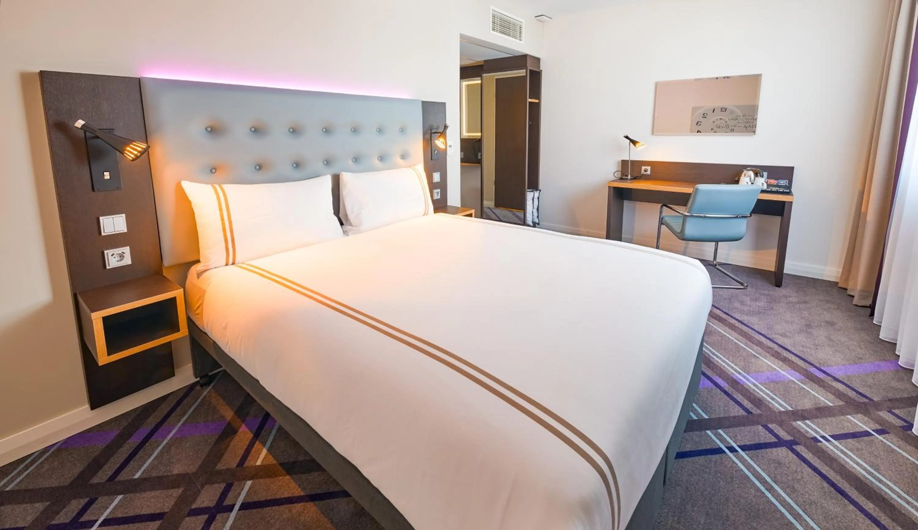 Standard Double Room in Premier Inn Saarbrücken City Congresshalle