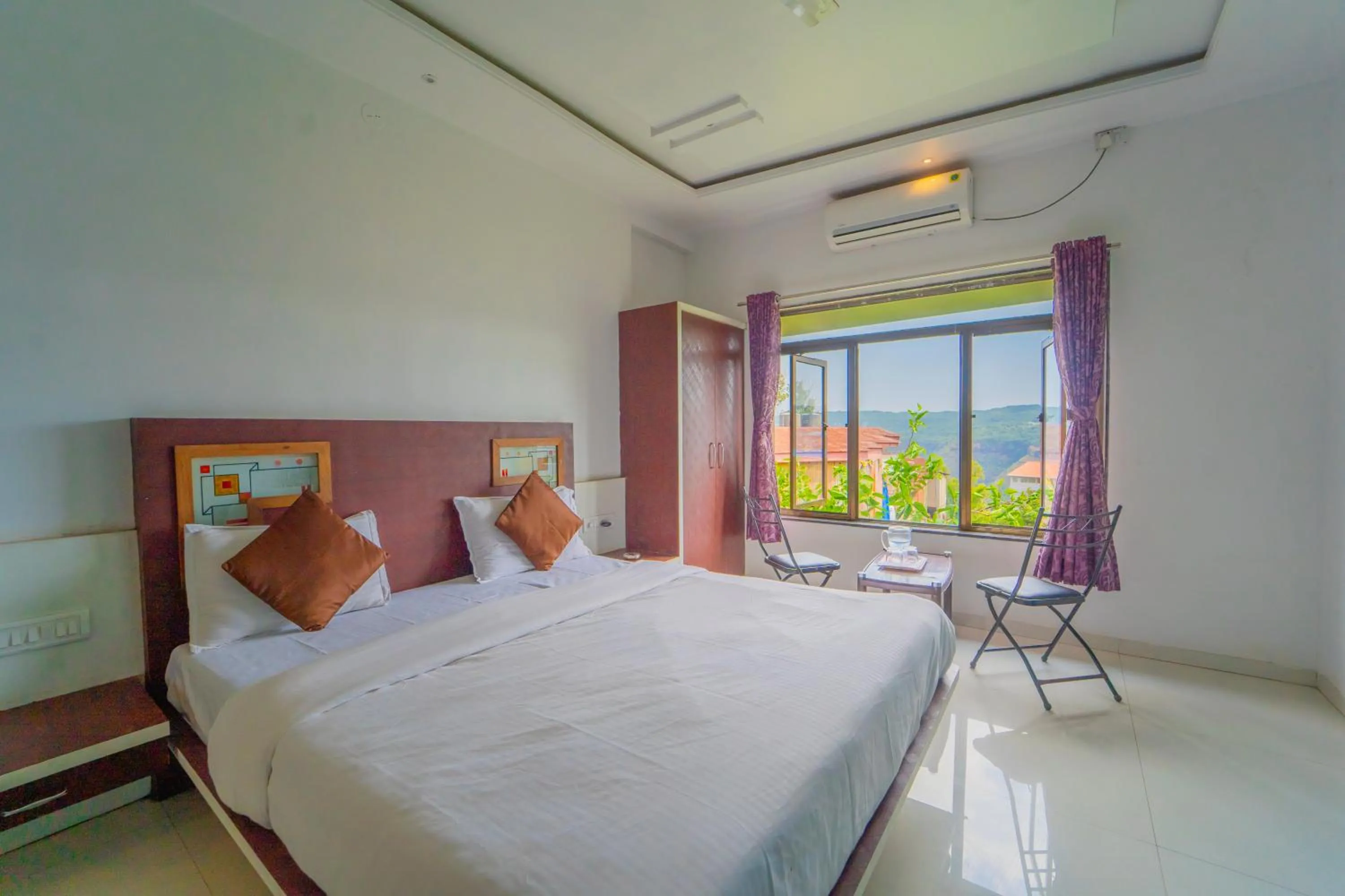 Deluxe Room in Veggies Residency