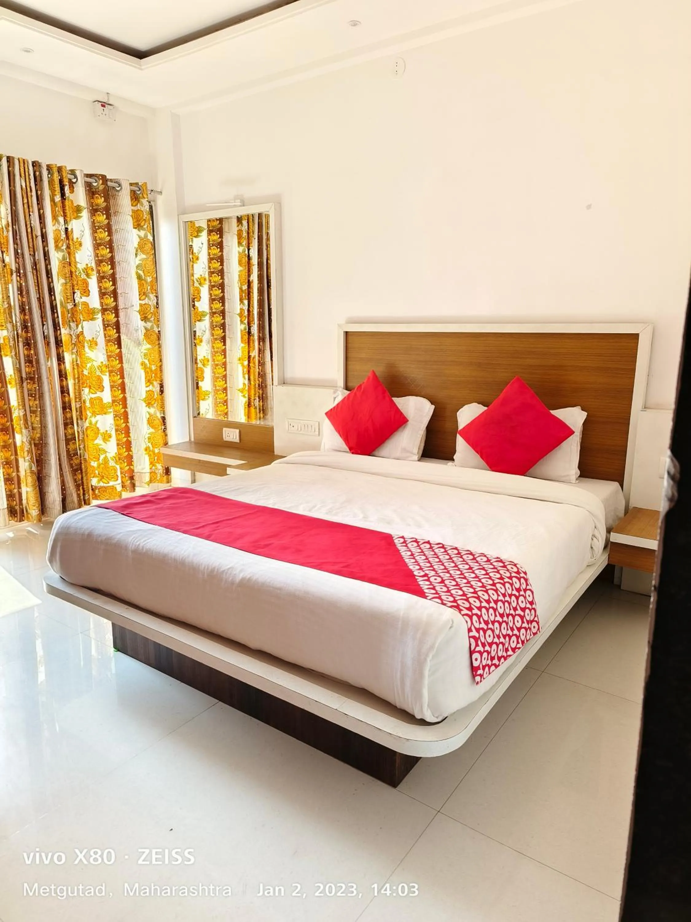 Deluxe Double Room with Balcony - single occupancy in Veggies Residency