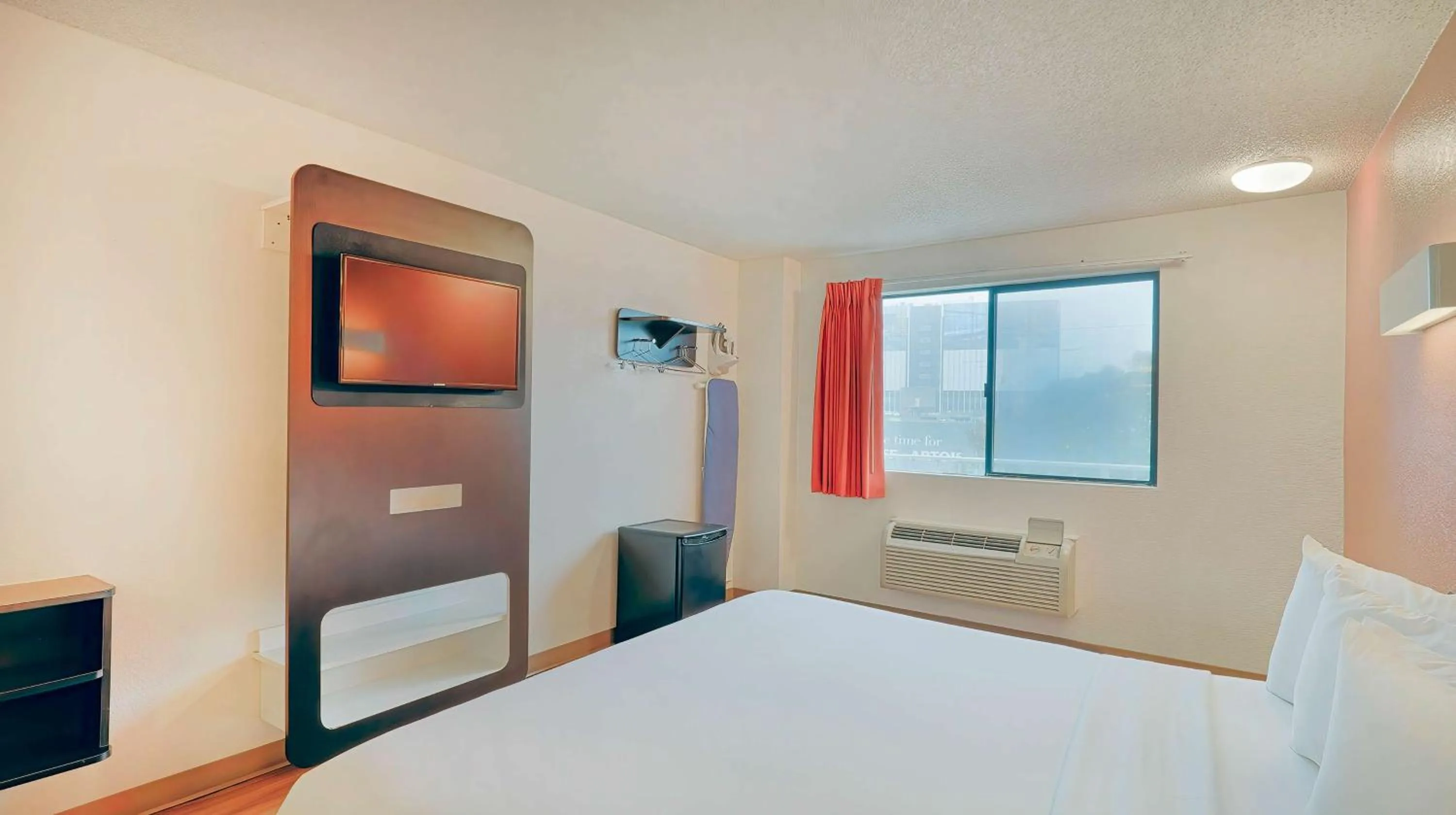 King Room - Disability Access - Non-Smoking in Suites Los Angeles CA Los Angeles LAX