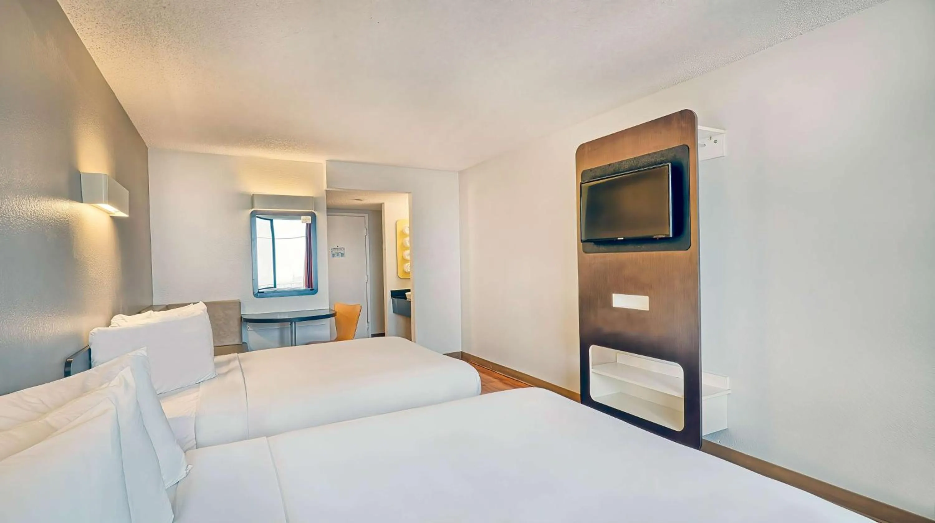 Queen Suite - Non-Smoking in Studio 6 Suites Los Angeles CA Los Angeles LAX