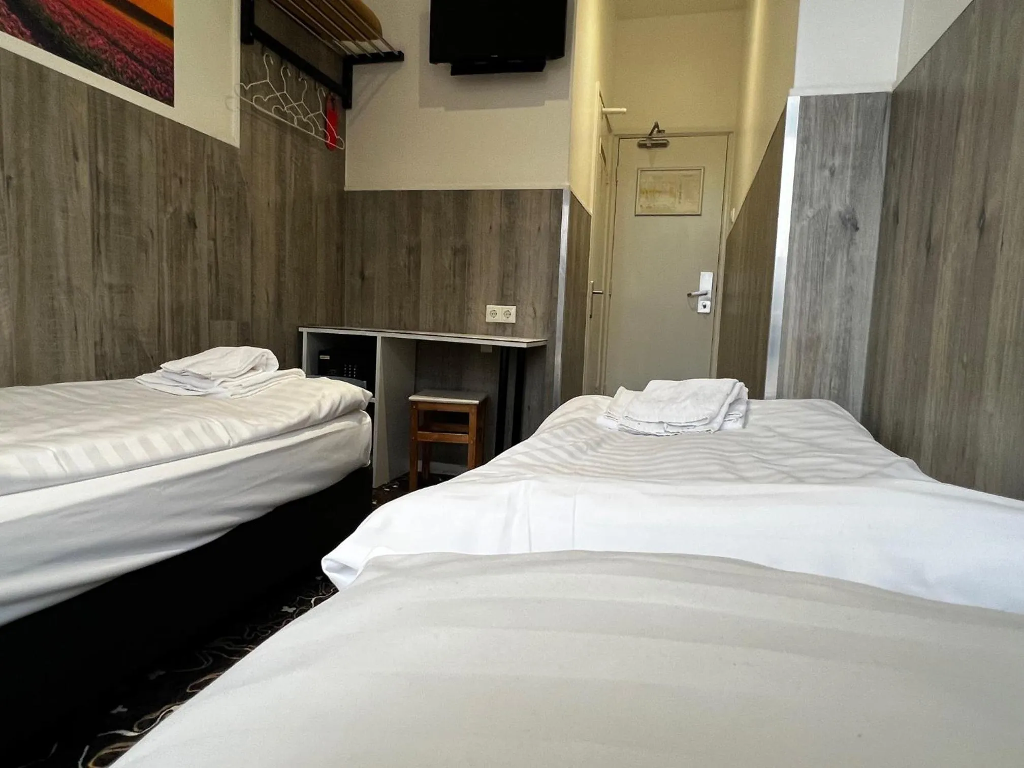 Basic Twin Room in Budget Trianon Hotel