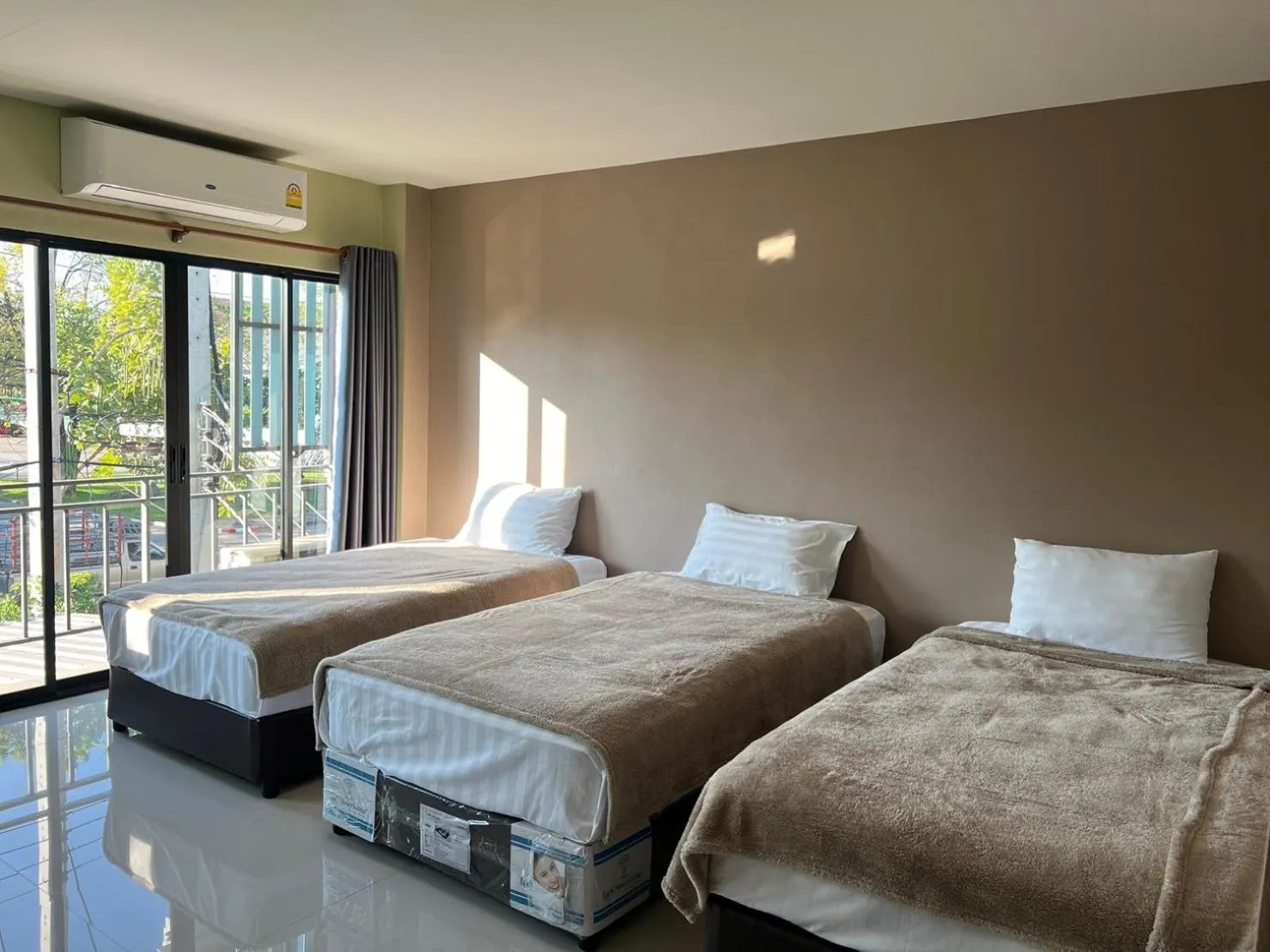 Triple Room with City View in V Tharm Hotel