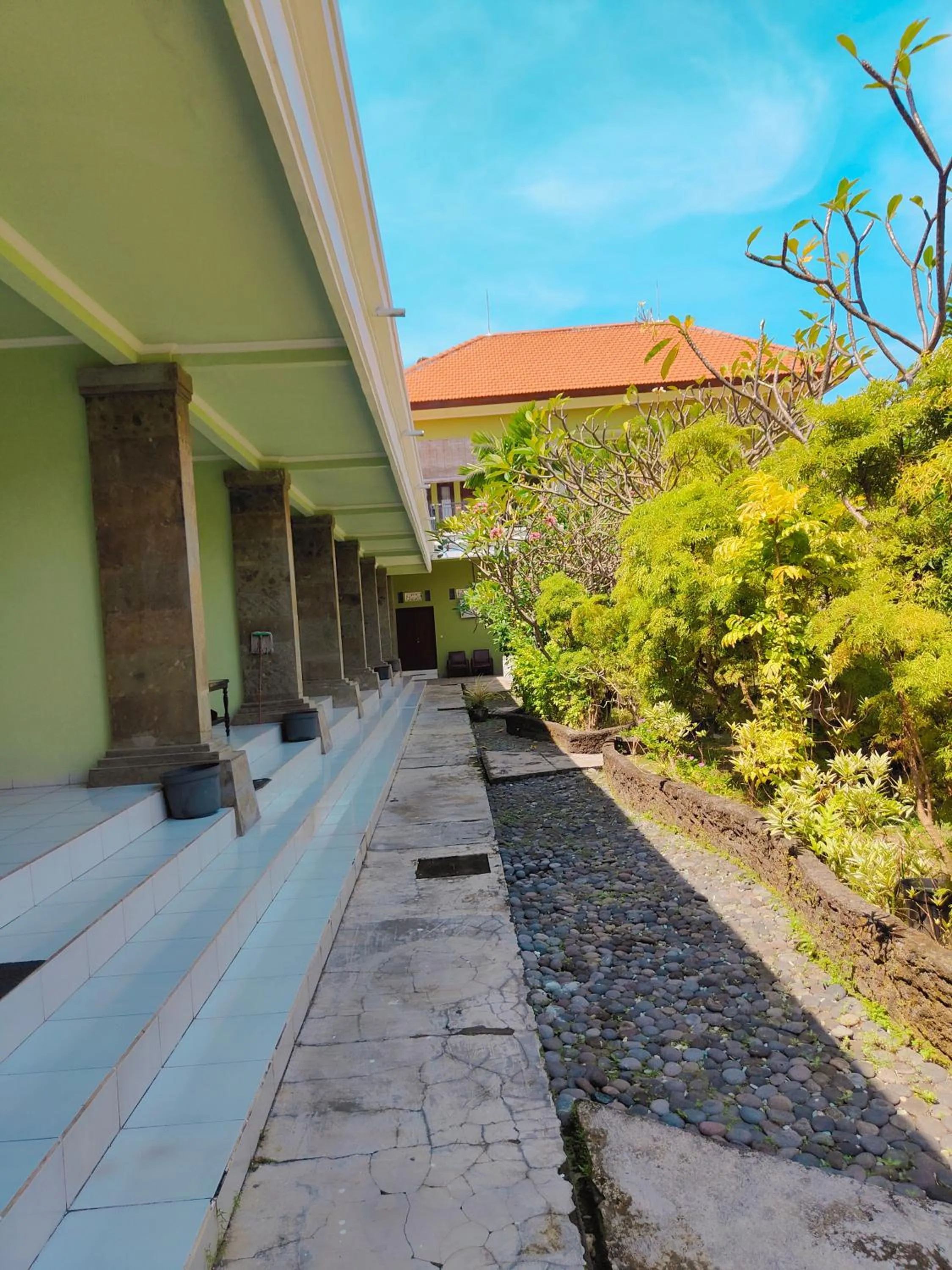 Budget Double Room in Berlian Inn Kuta Beach