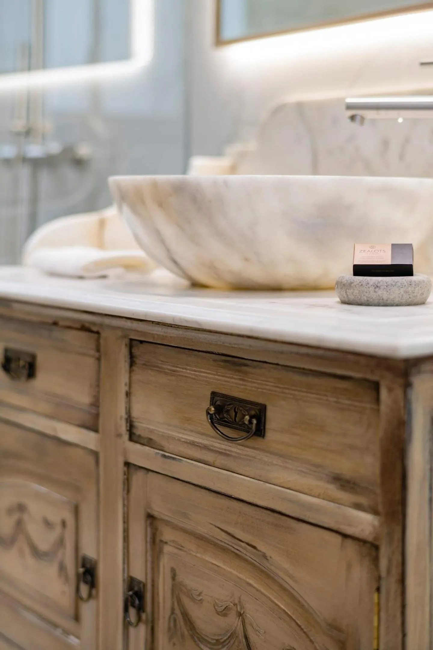 Executive Suite in Eramai