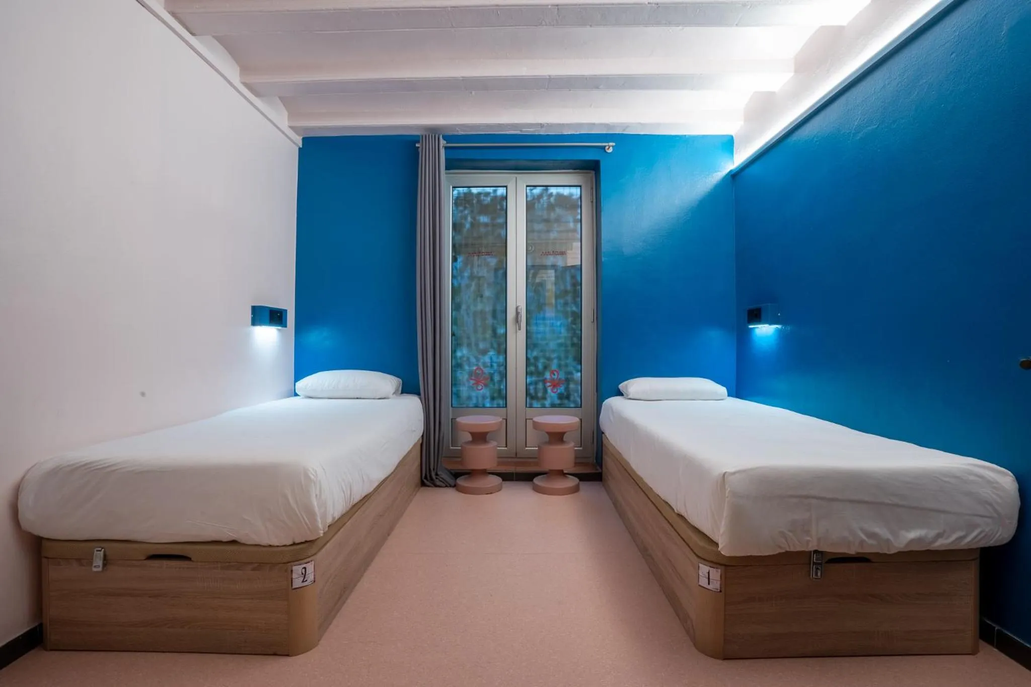 Standard Twin Room with Shared Bathroom in Ideal Youth Hostel