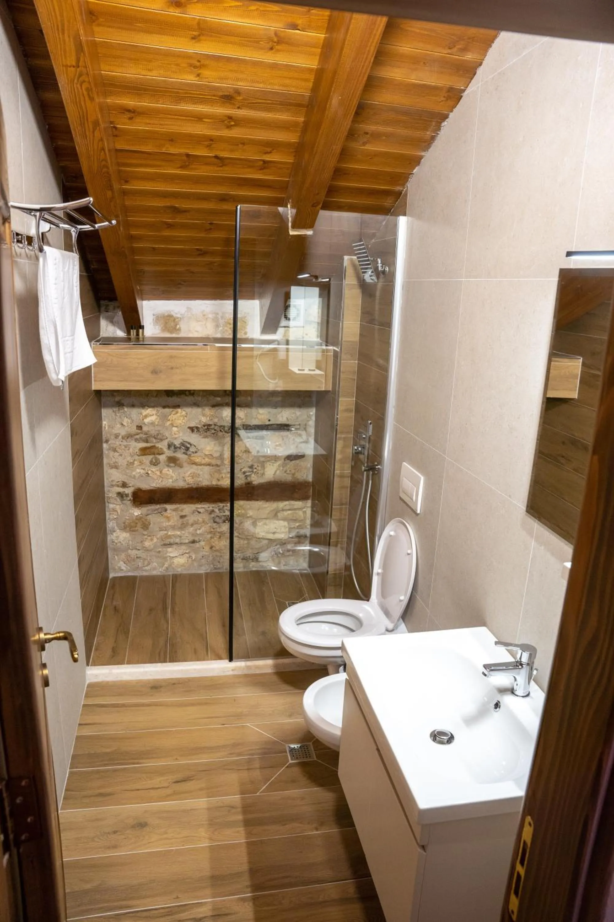 Triple Room with Private Bathroom in Hotel Kapllani