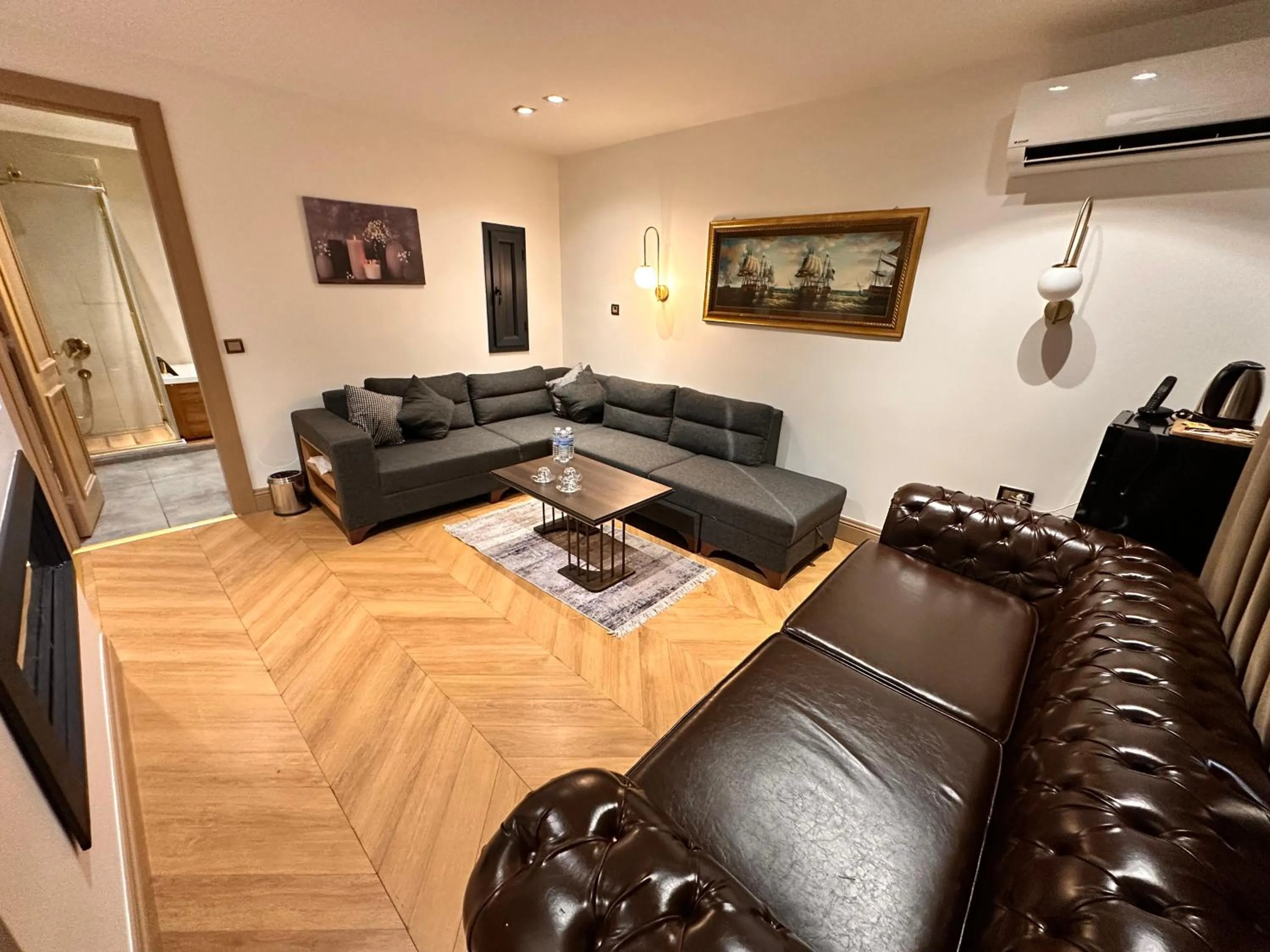 Suite with Spa Bath in Taksim Bosphorus Hotel