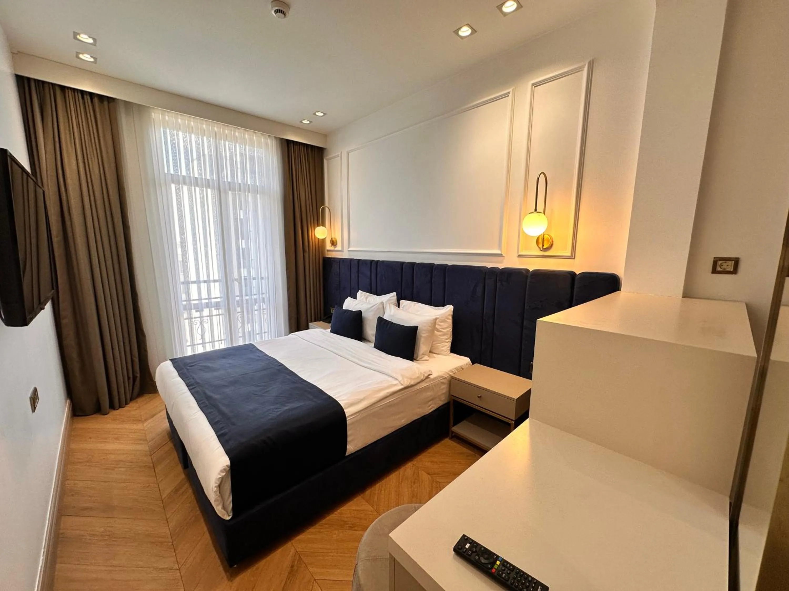 Deluxe Suite with Spa Bath in Taksim Bosphorus Hotel