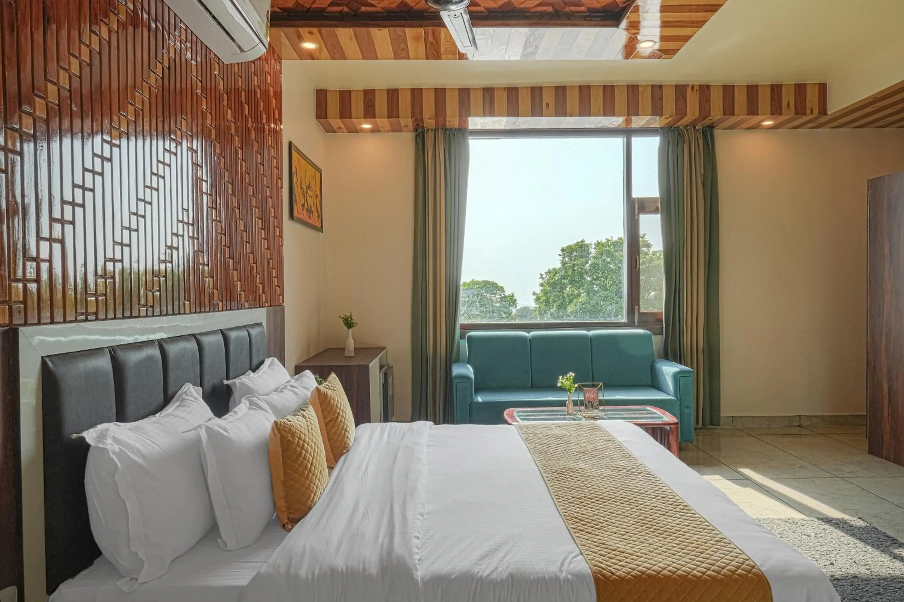 Deluxe King Room in Appas Hotel