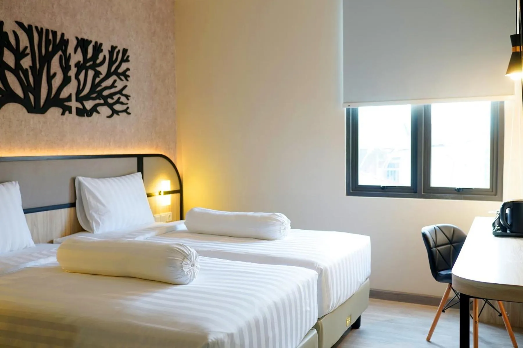 Superior Twin Room in Front One Gosyen Hotel Salatiga