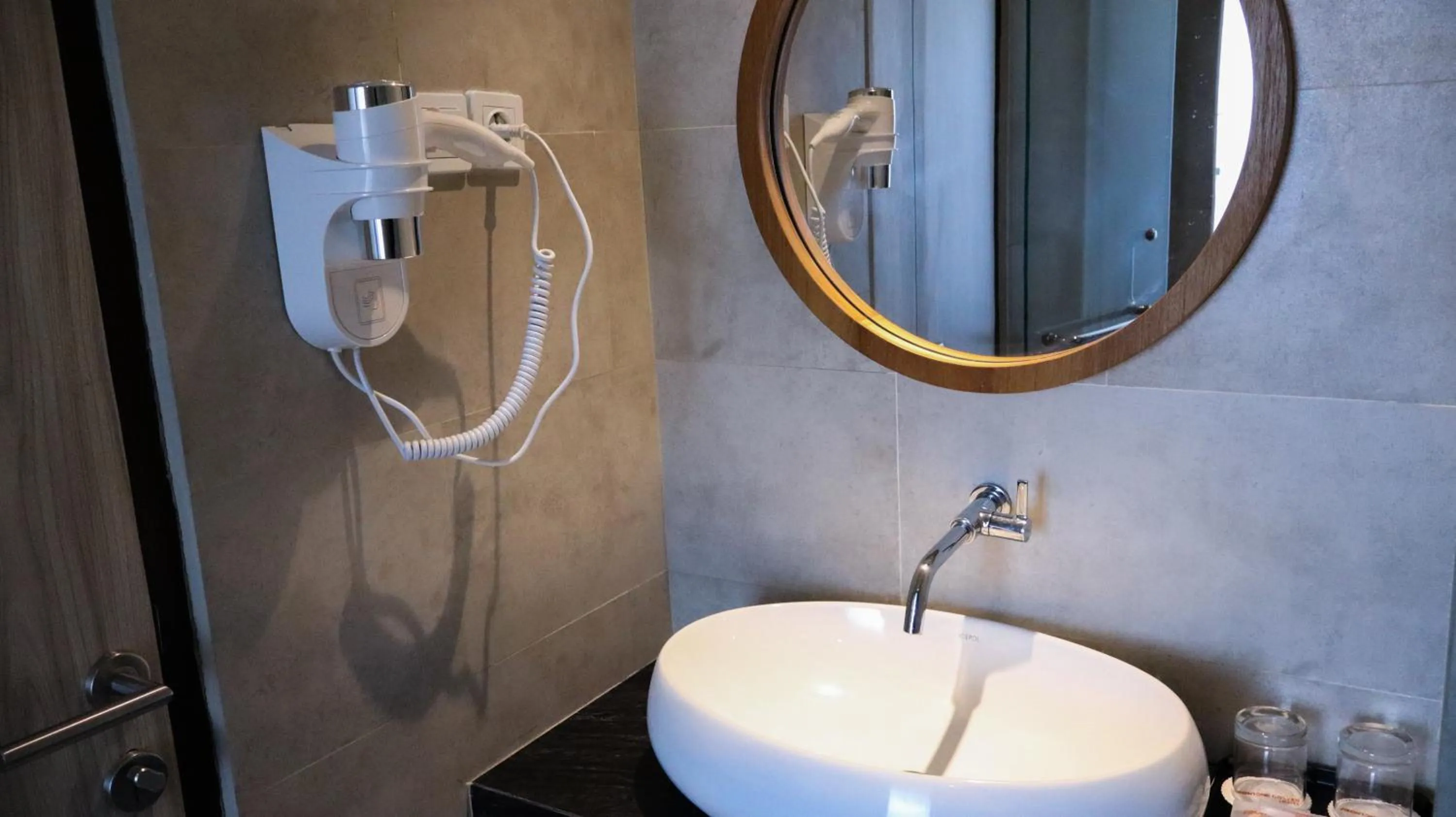 Deluxe Double Room in Front One Gosyen Hotel Salatiga