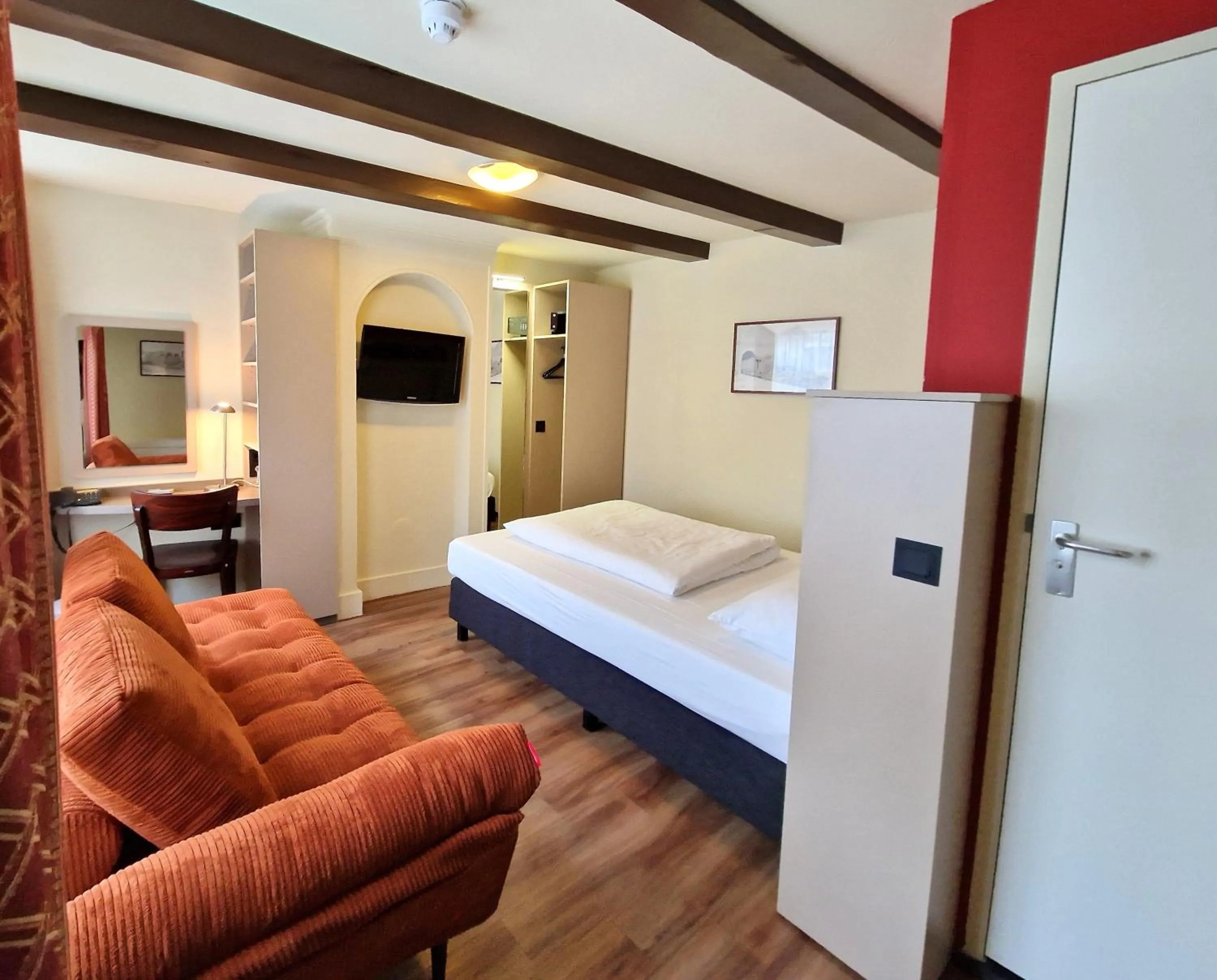 Deluxe Family Room in A-Train Hotel