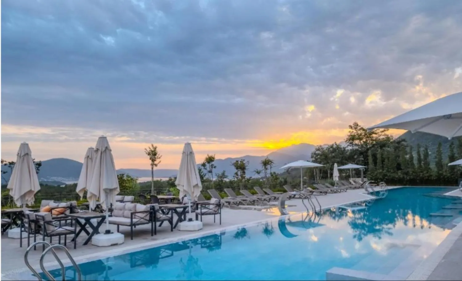 Double Room With Seaview - Direct Access to Pool in Montenegro Lodge