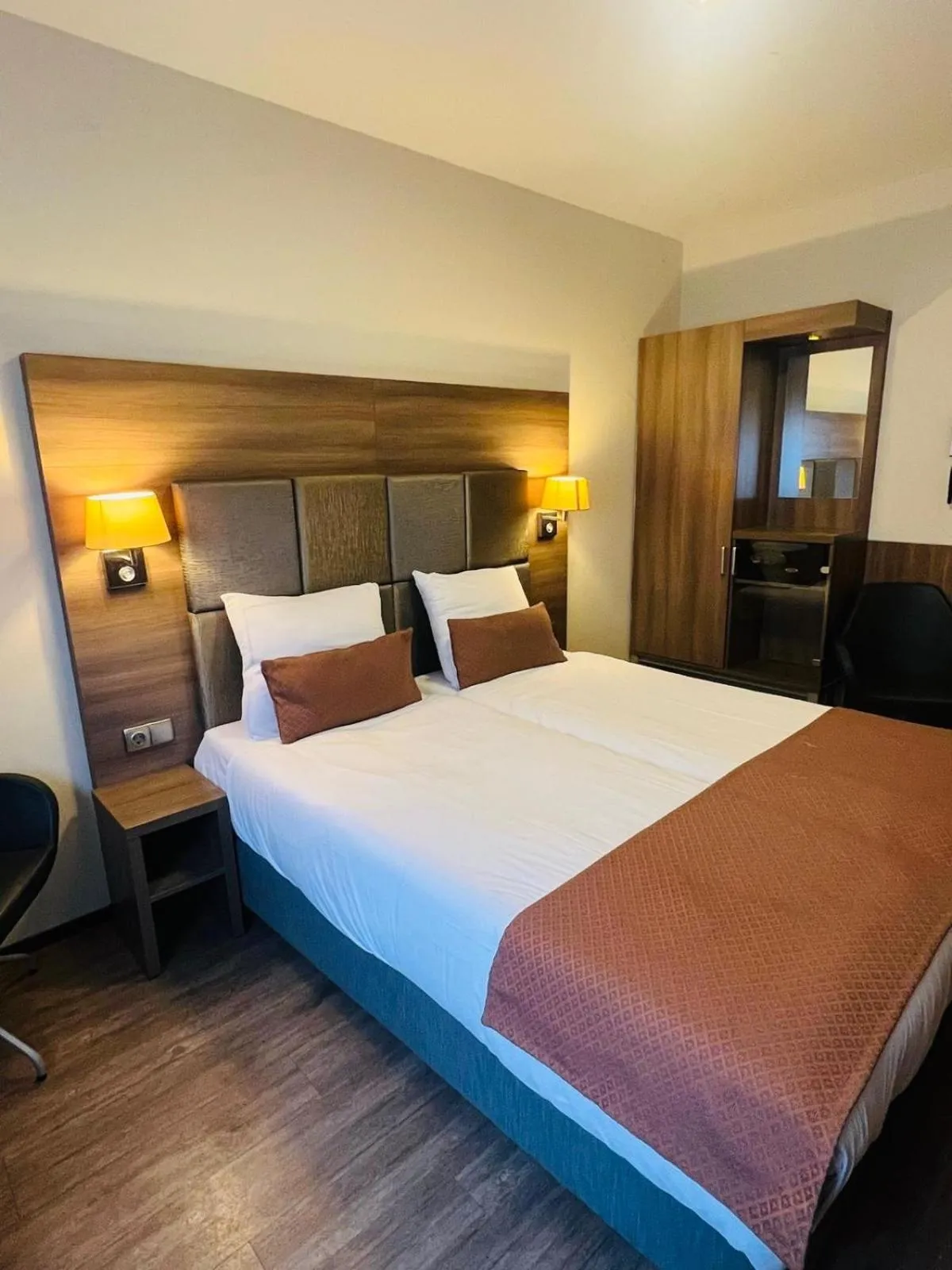 Classic Twin Room in OZO Hotels Cordial Amsterdam