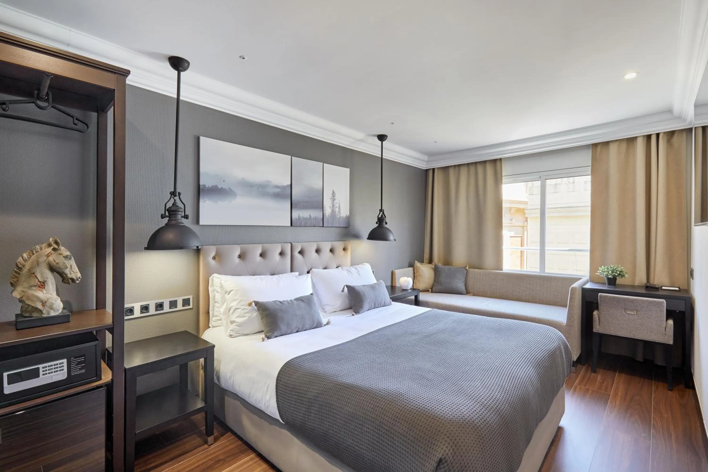 Superior Double Room in Hotel Cortes Rambla