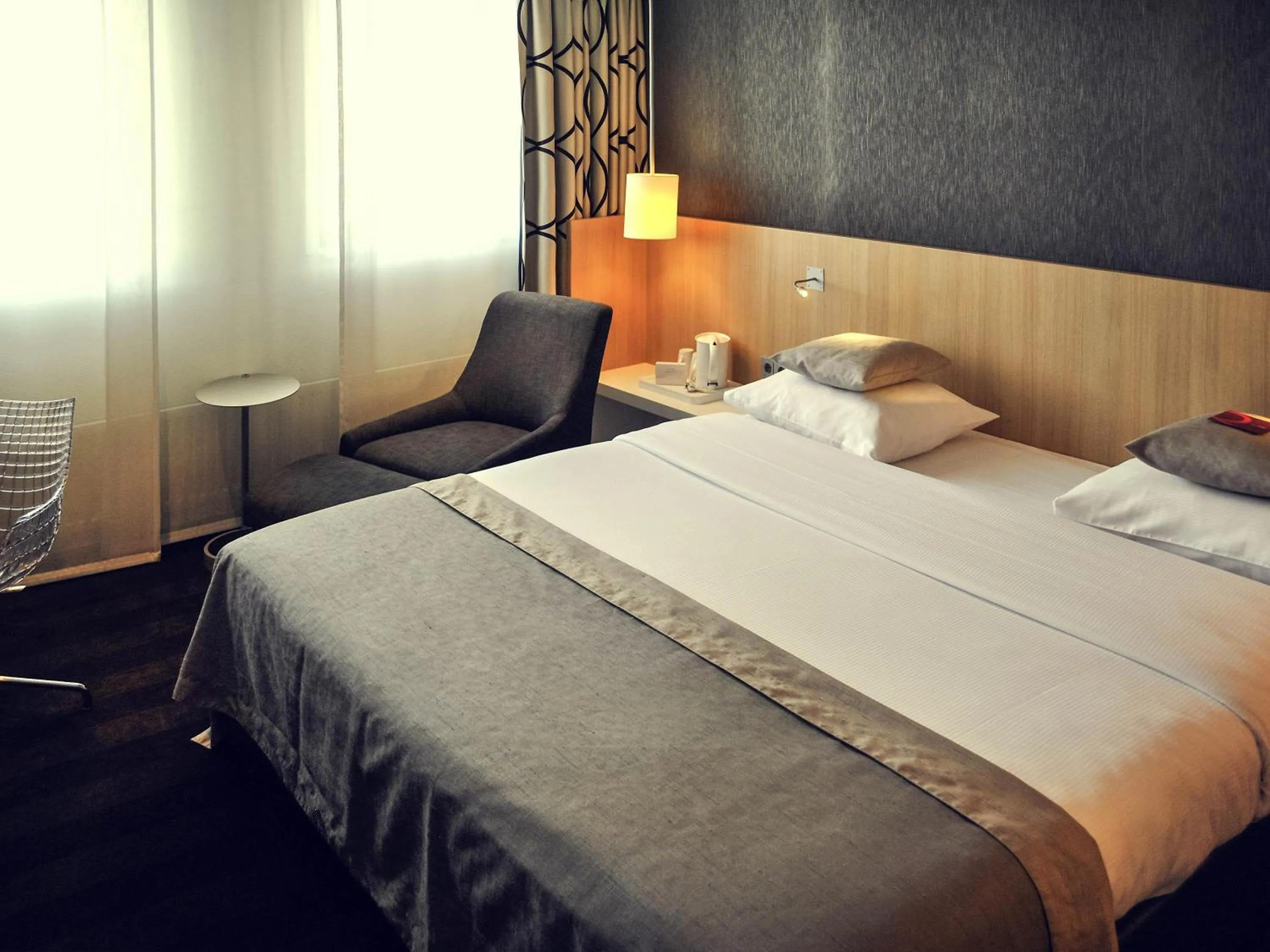 Classic Double Room in Mercure Amsterdam City Hotel