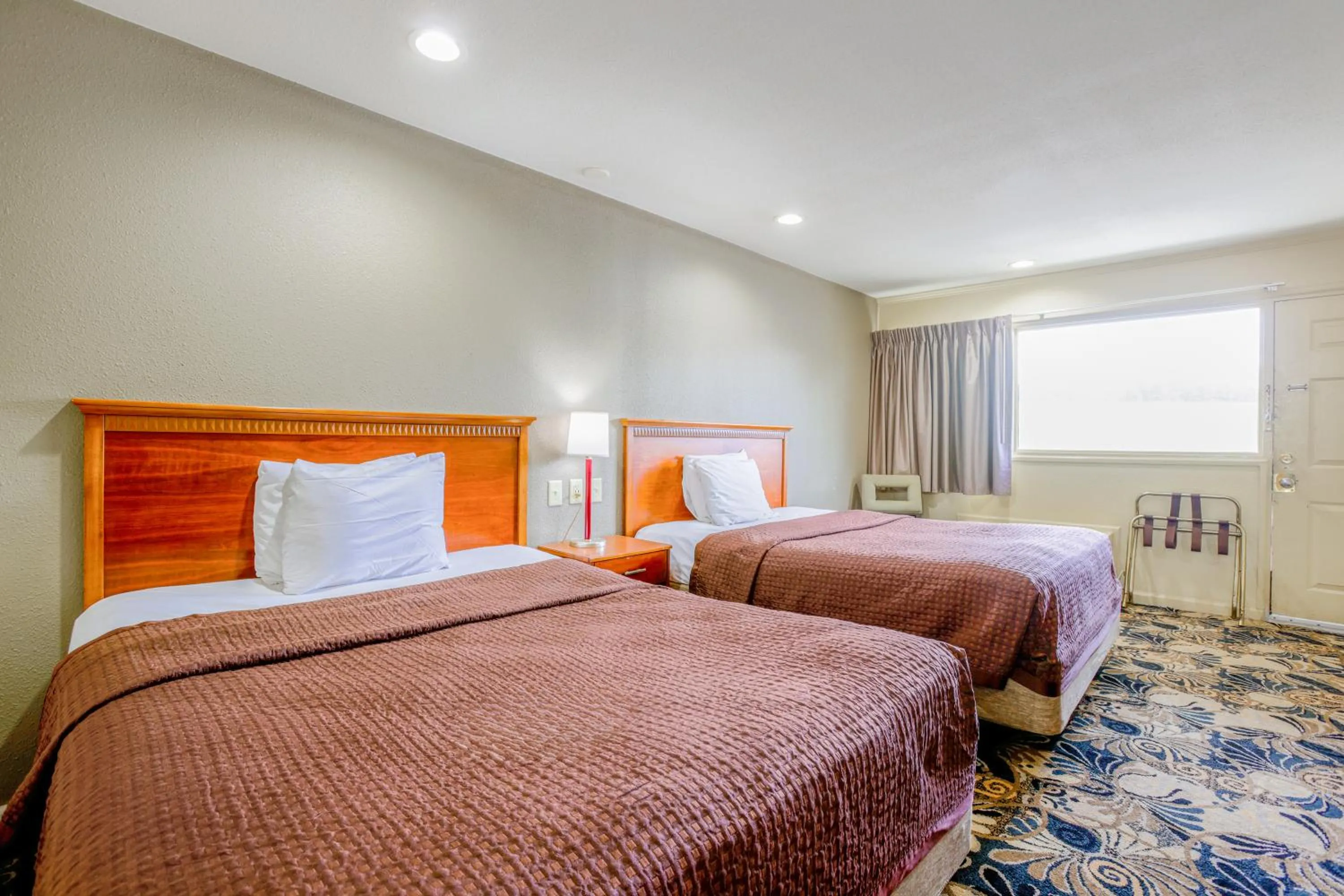 2 Queen Bed Smoking in Budget Inn By OYO Natural Bridge I-81