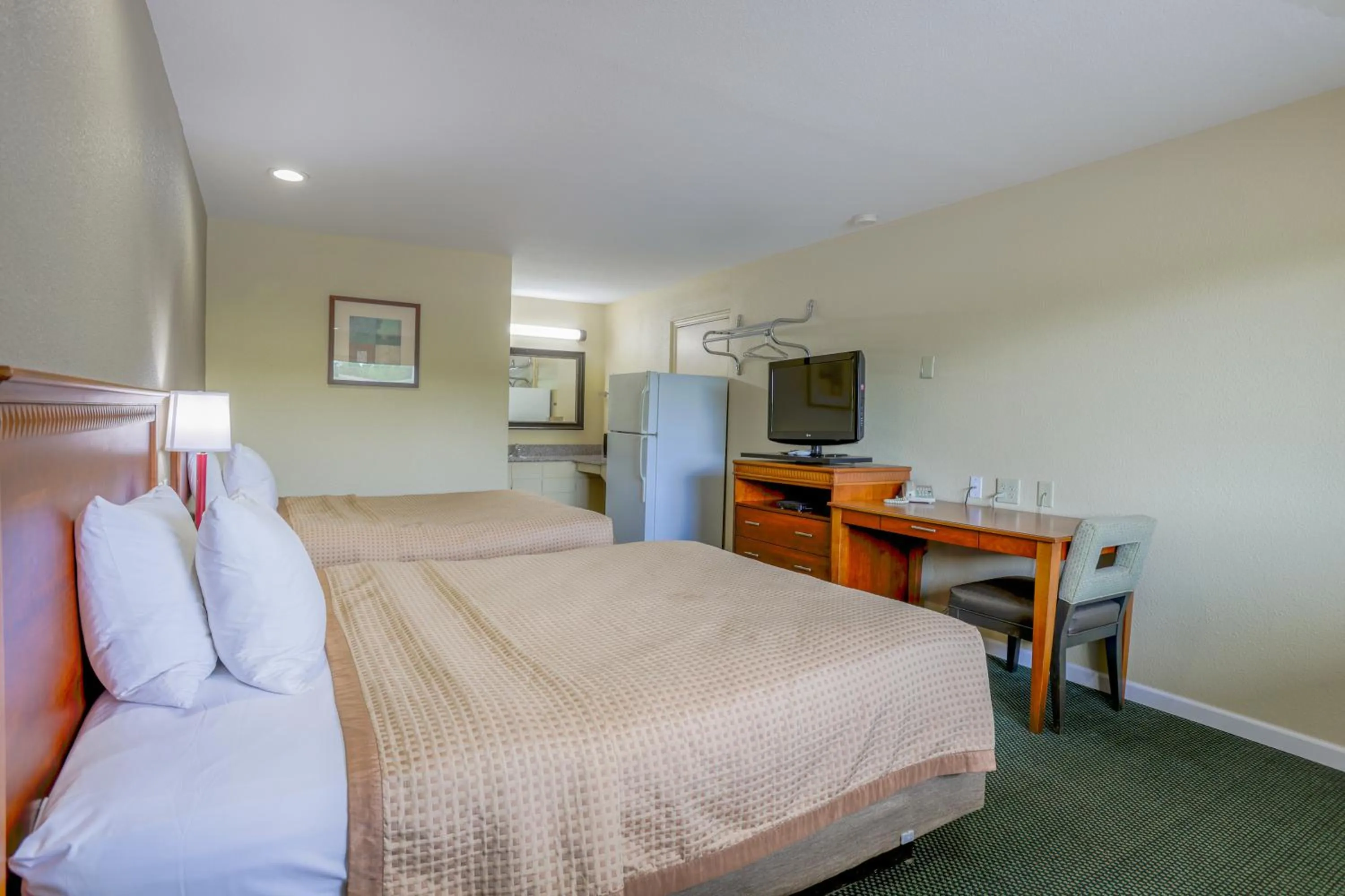 2 Queen Beds Non-Smoking in Budget Inn By OYO Natural Bridge I-81