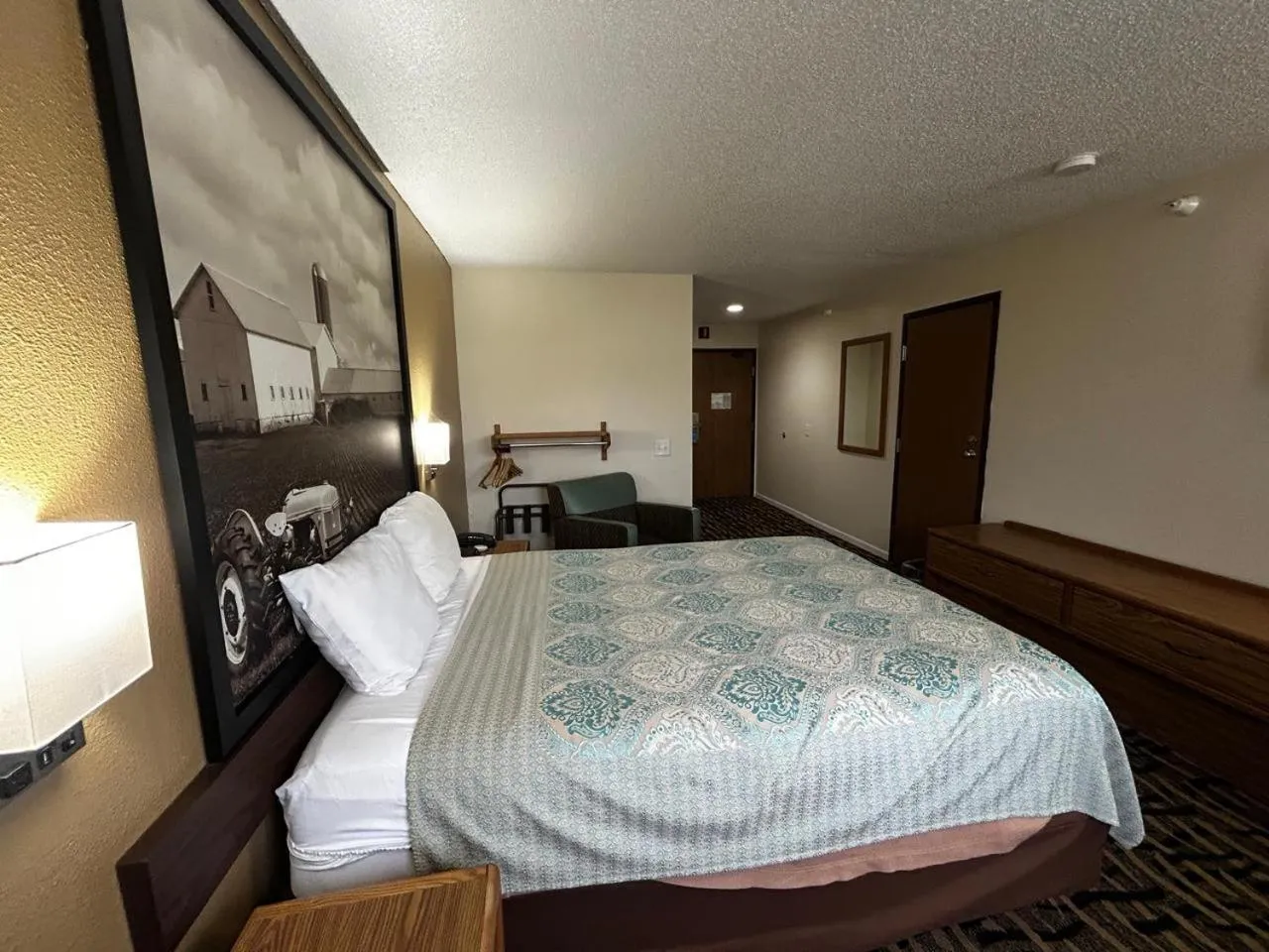 Suite - Queen Bed Non-Smoking in OYO West Point Inn