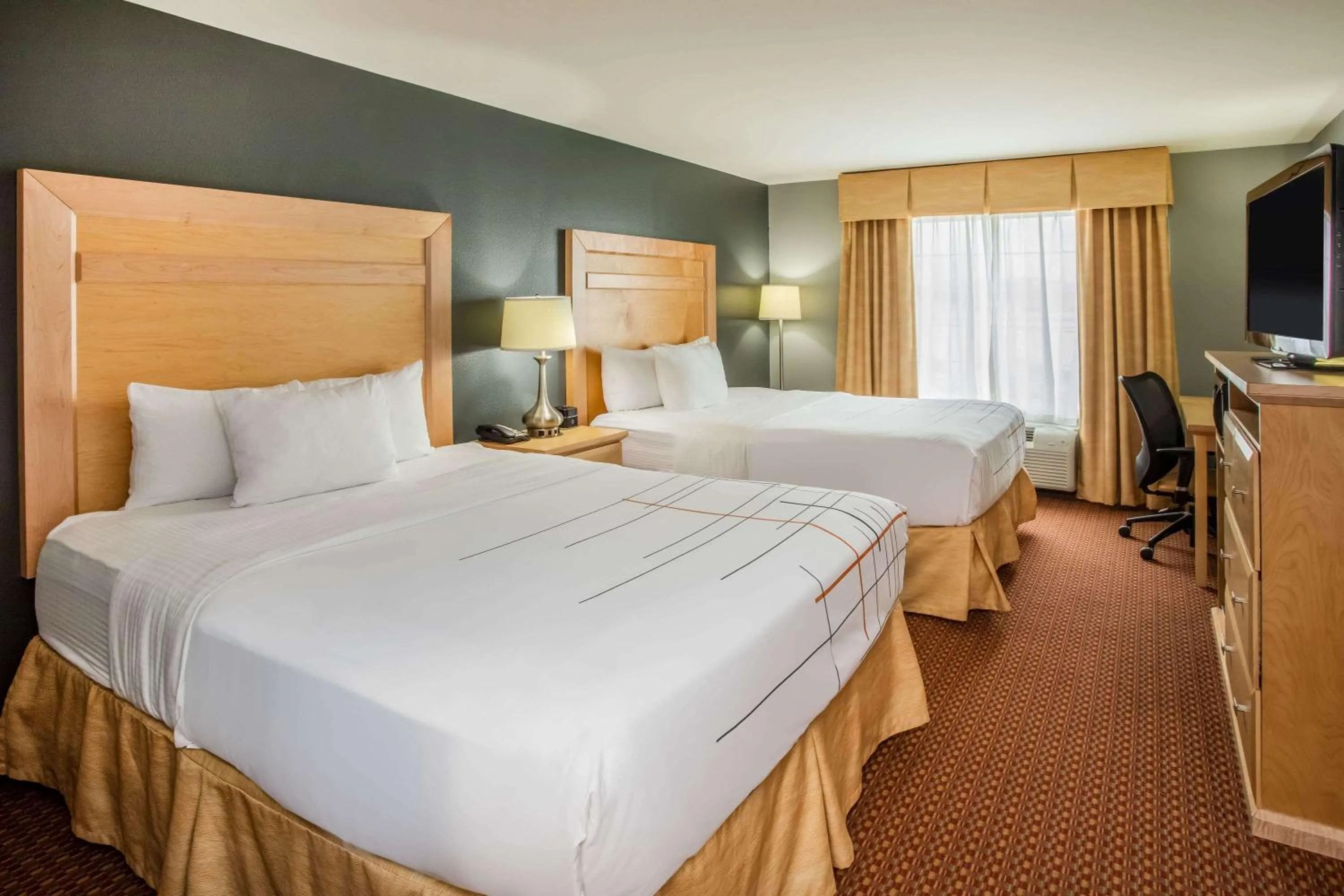 2 Queen, Deluxe Mobility Accessible Family Suite, Non-Smoking in La Quinta by Wyndham Rochester Mayo Clinic Area South