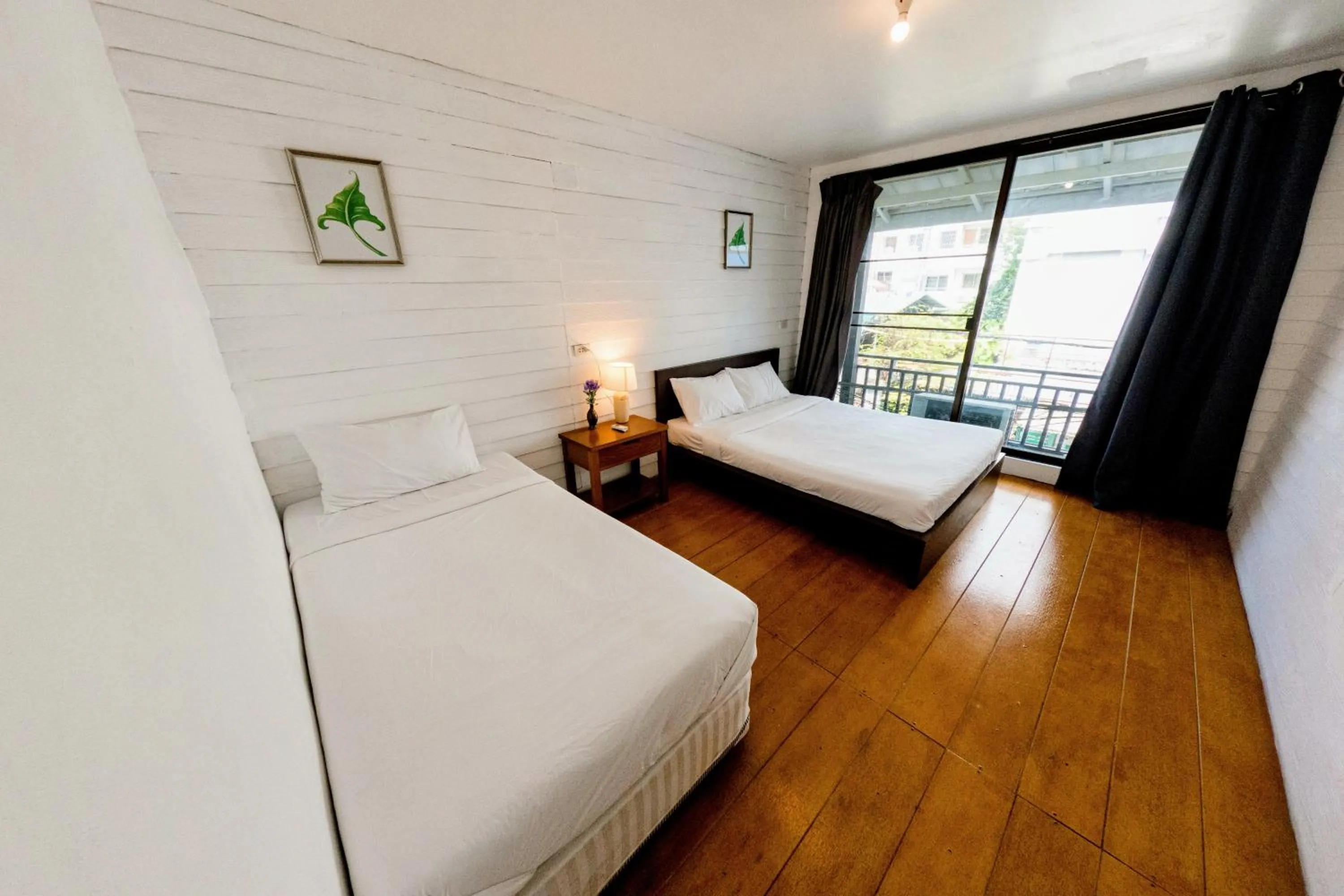 Twin Room with Private Bathroom in Back Home Backpackers Hostel