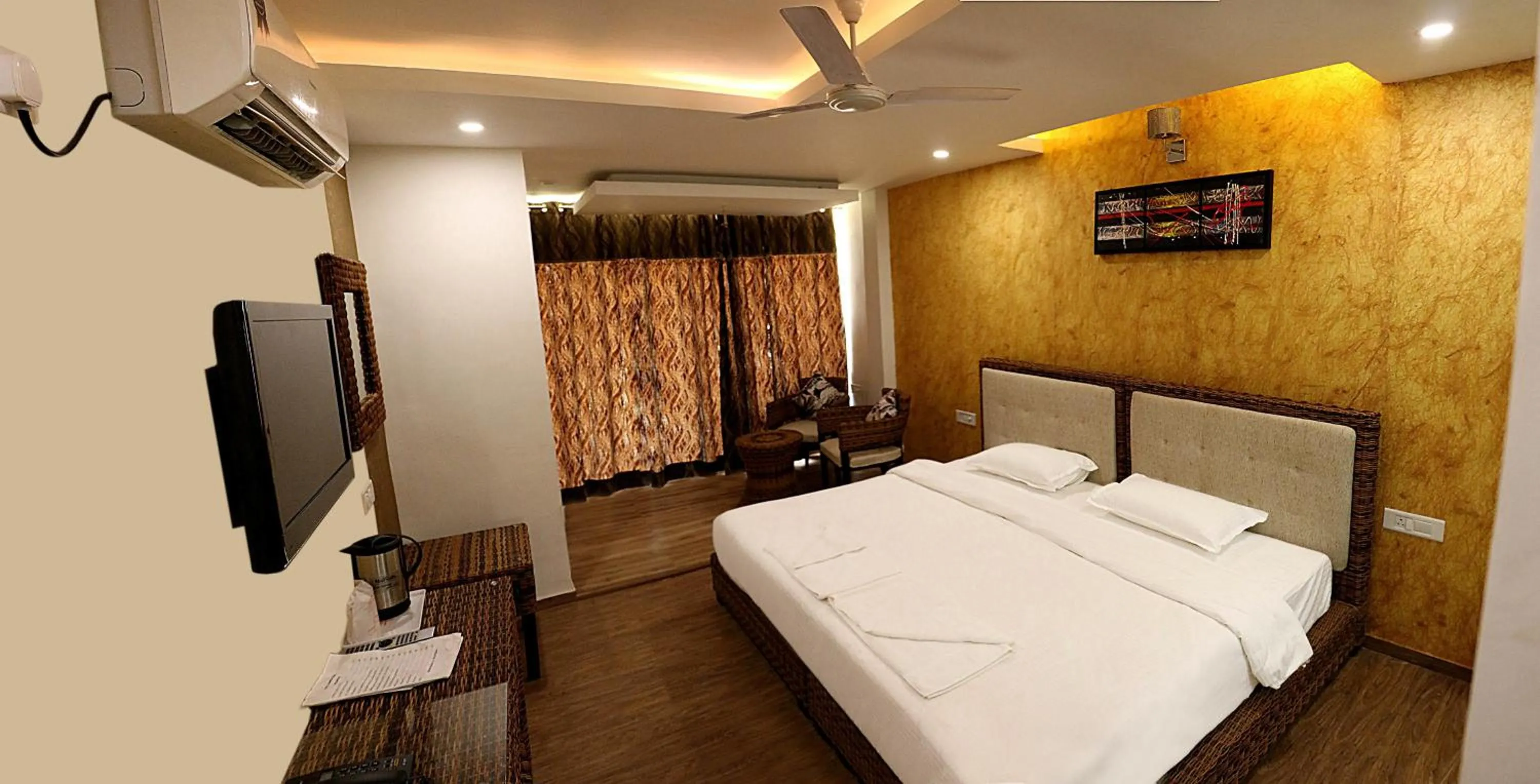 Deluxe Double Room with Balcony in Ganga Exotica