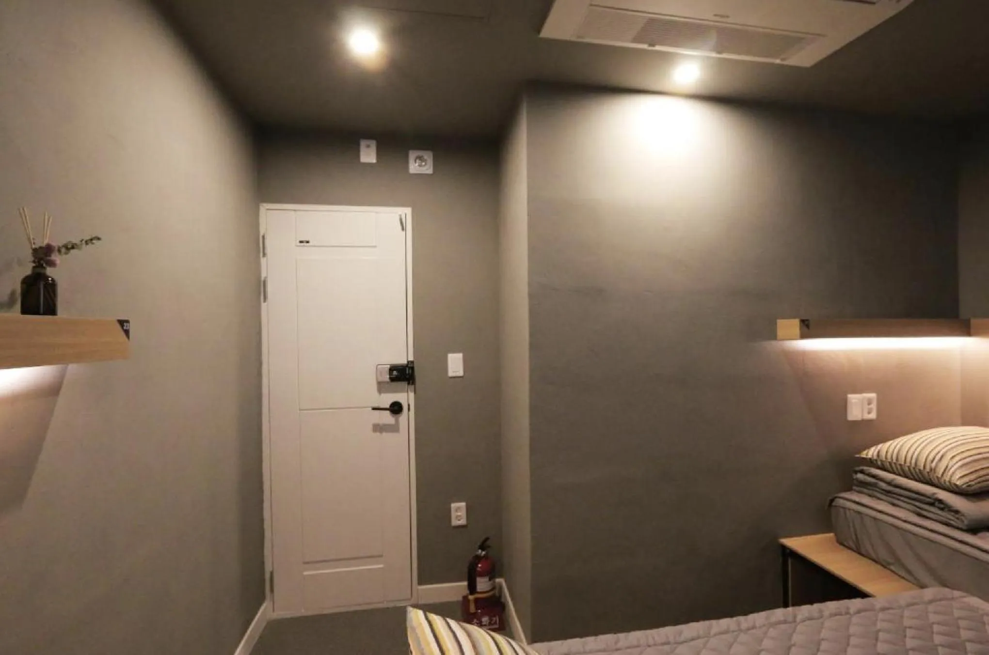 Deluxe Twin Room with Shared Bathroom in Blueboat Hostel Jeonju