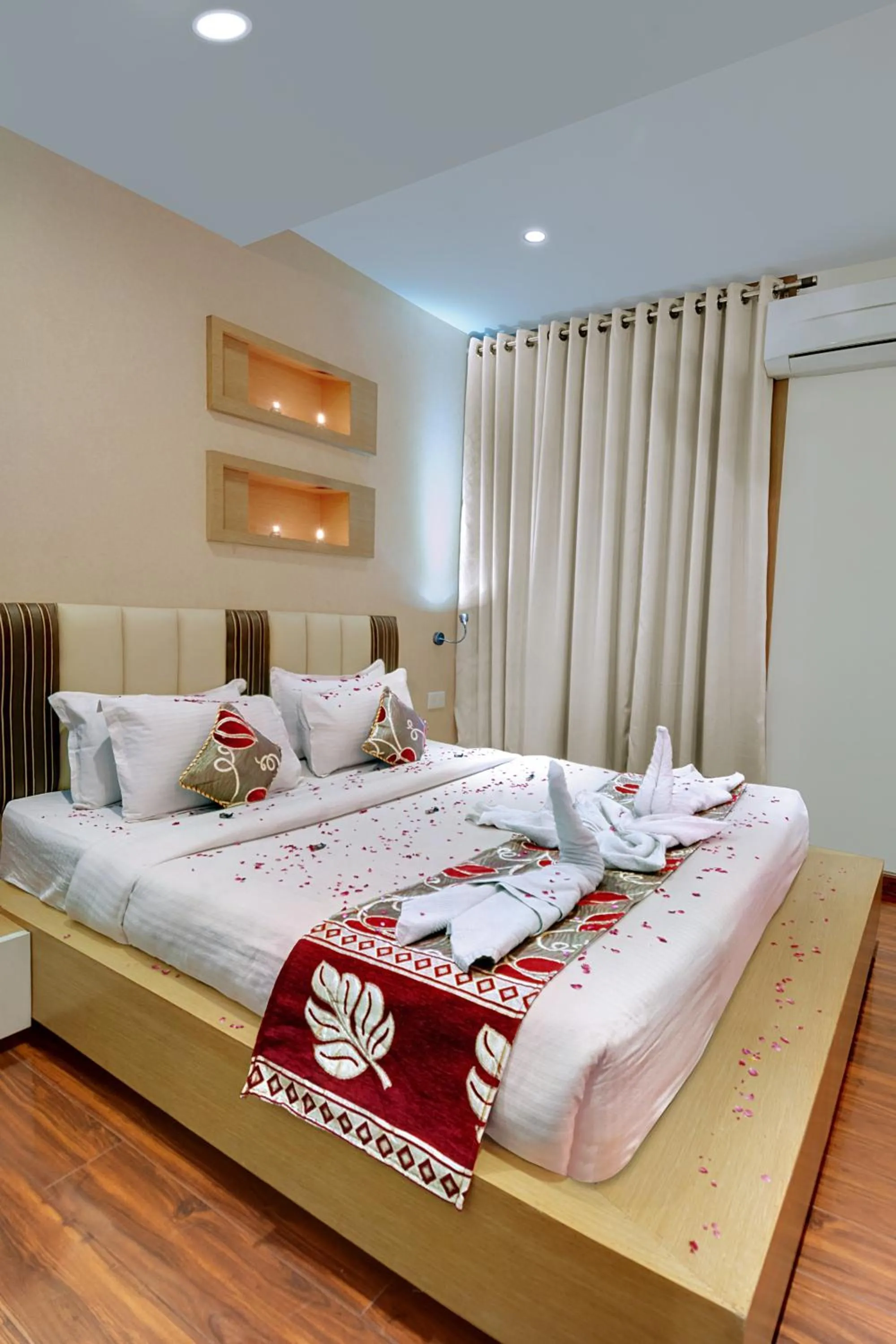 Honeymoon Suite in Hotel Balaji Central