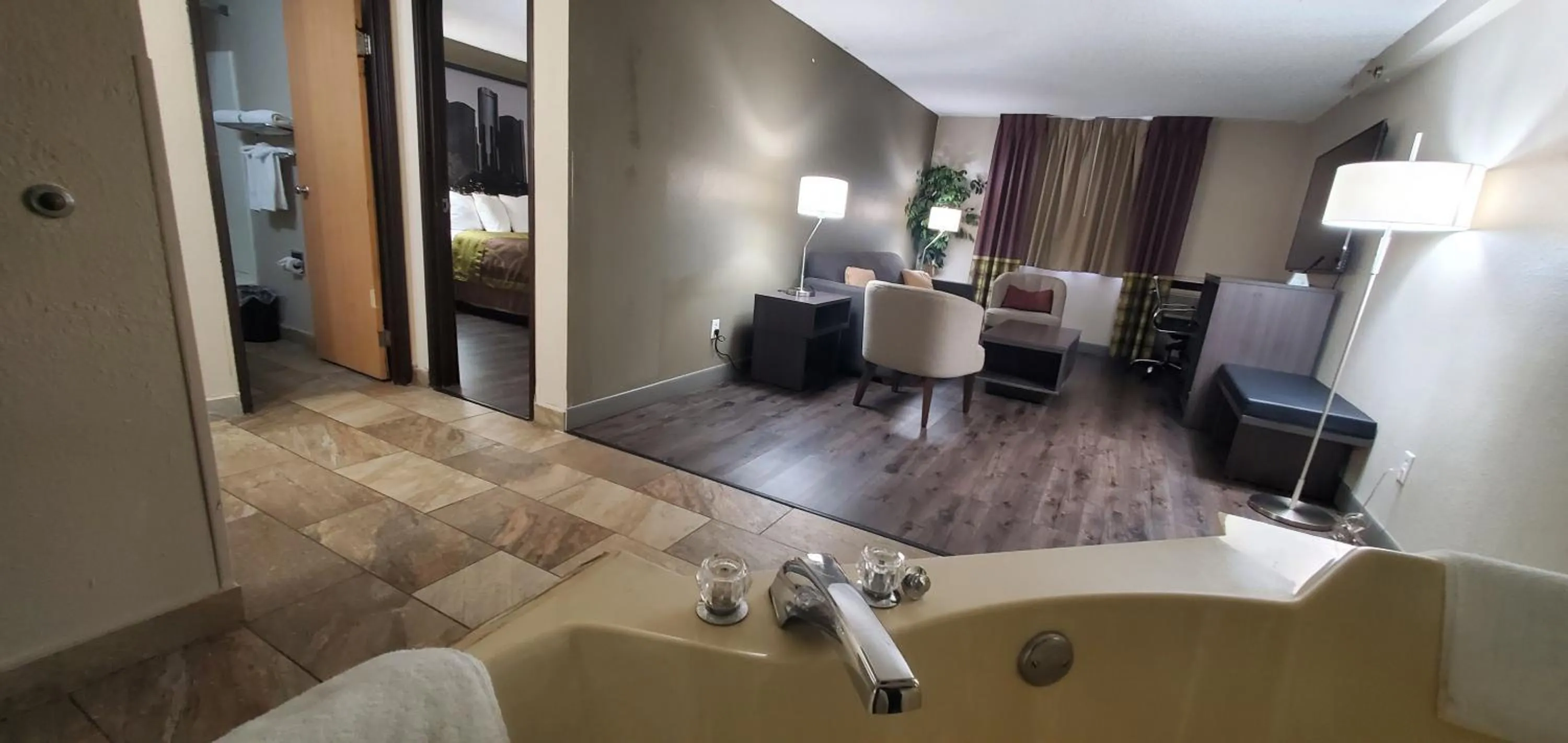 One-Bedroom King Suite - Non-Smoking in Super 8 by Wyndham Sterling Heights/Detroit Area