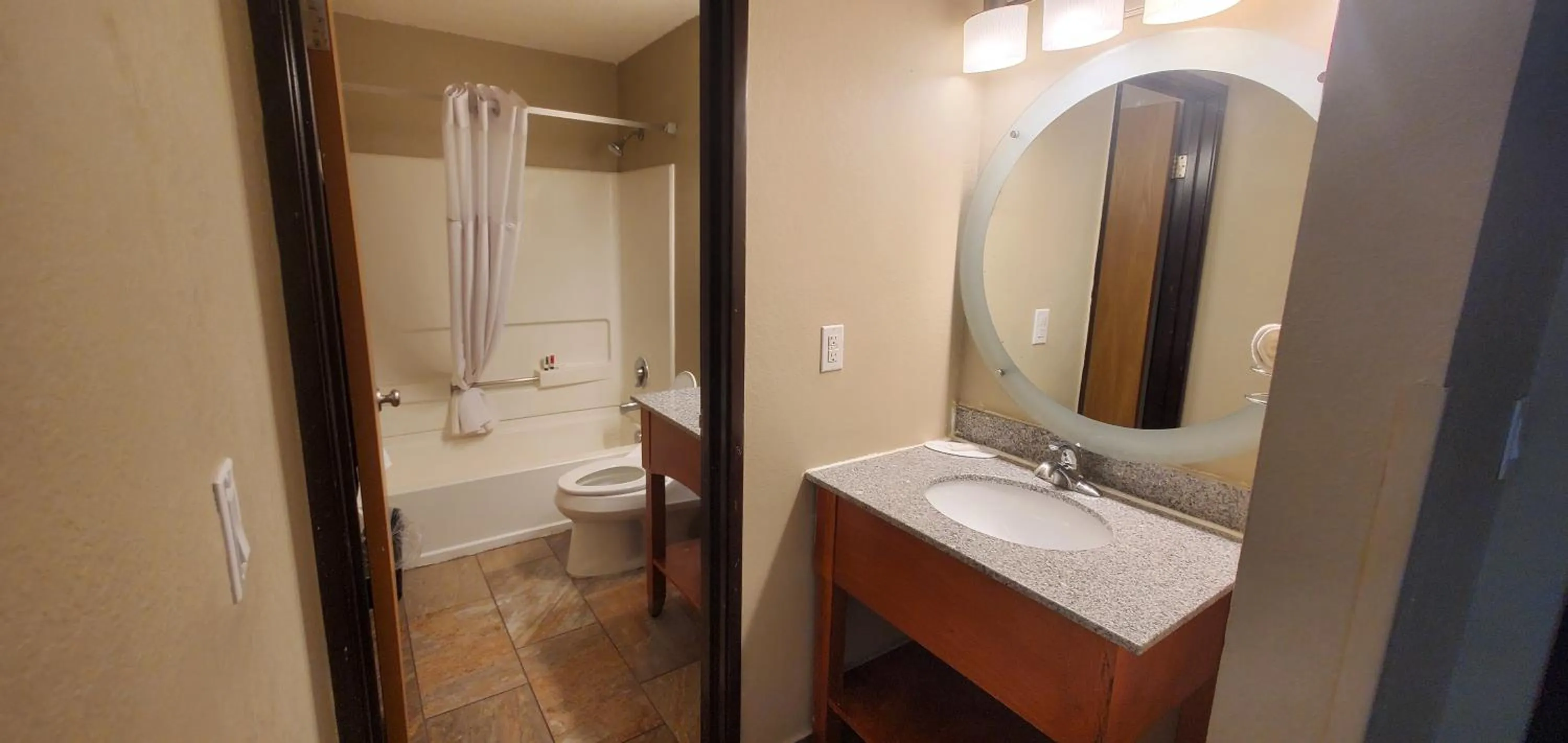 King Studio Suite - Non-Smoking in Super 8 by Wyndham Sterling Heights/Detroit Area