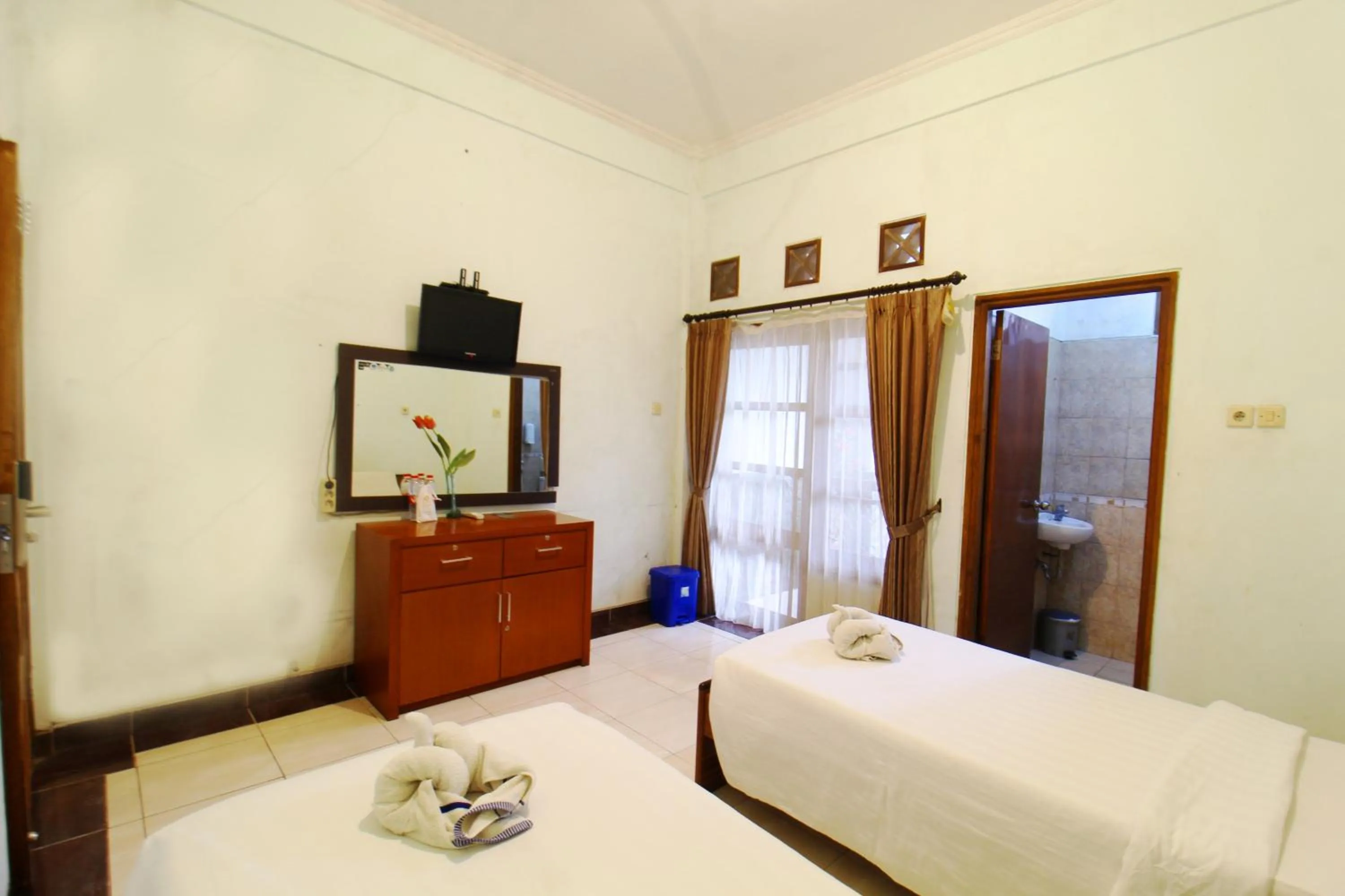 Superior Twin Room in Sinergi Hotel Tretes