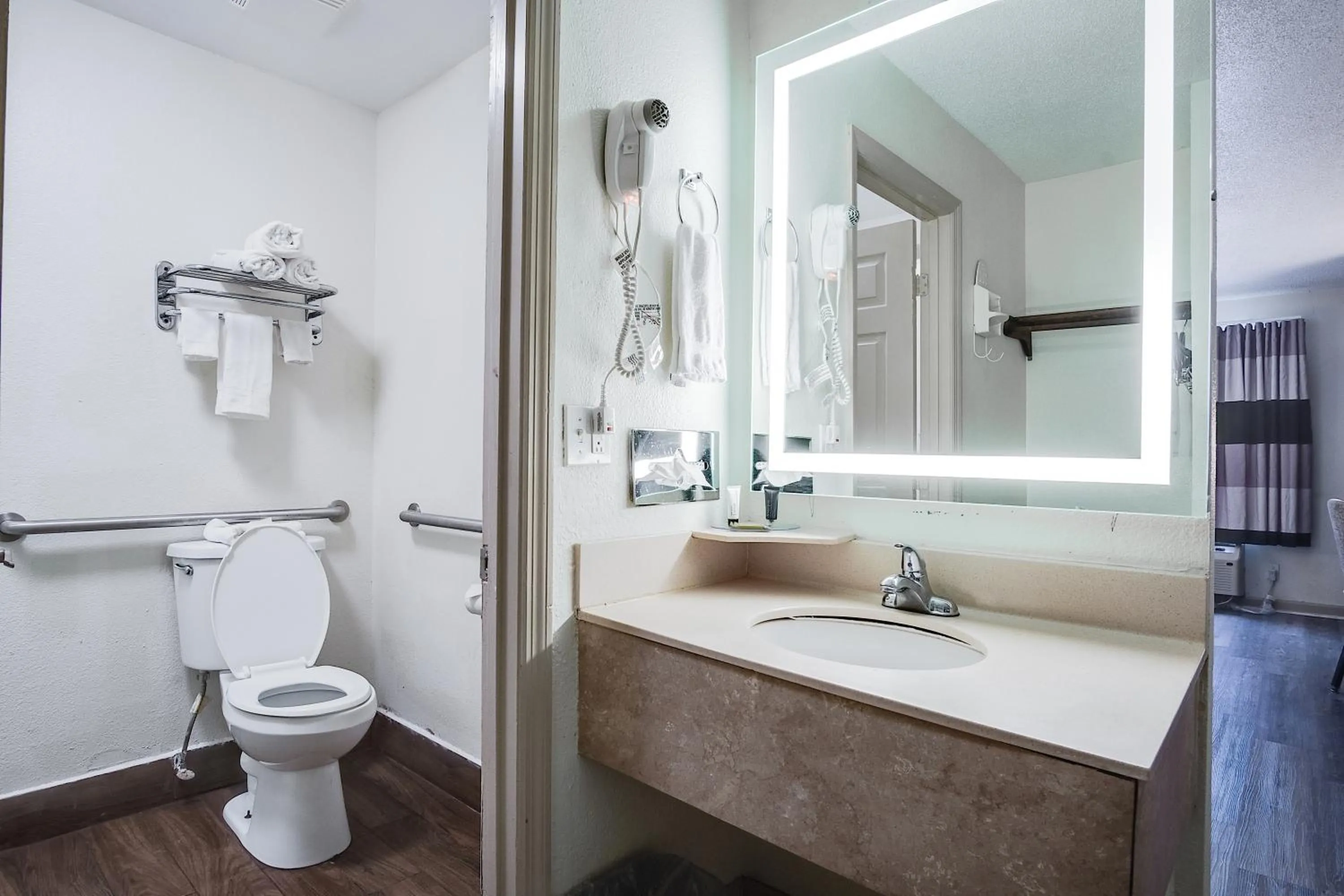 King Room - Non-Smoking in Cottonwood Suites Savannah Hotel & Conference Center