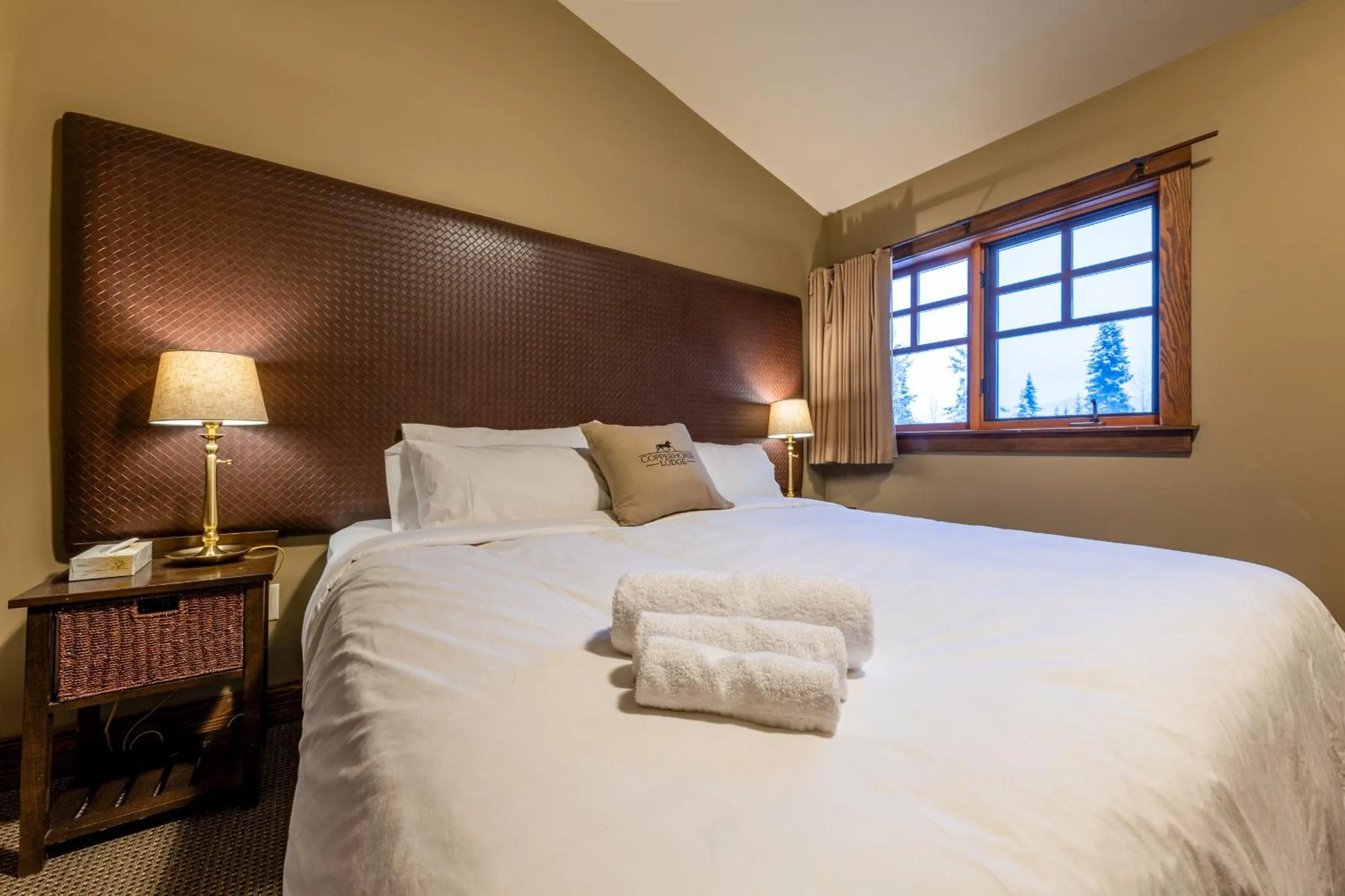 Standard King Room - single occupancy in Copper Horse Lodge