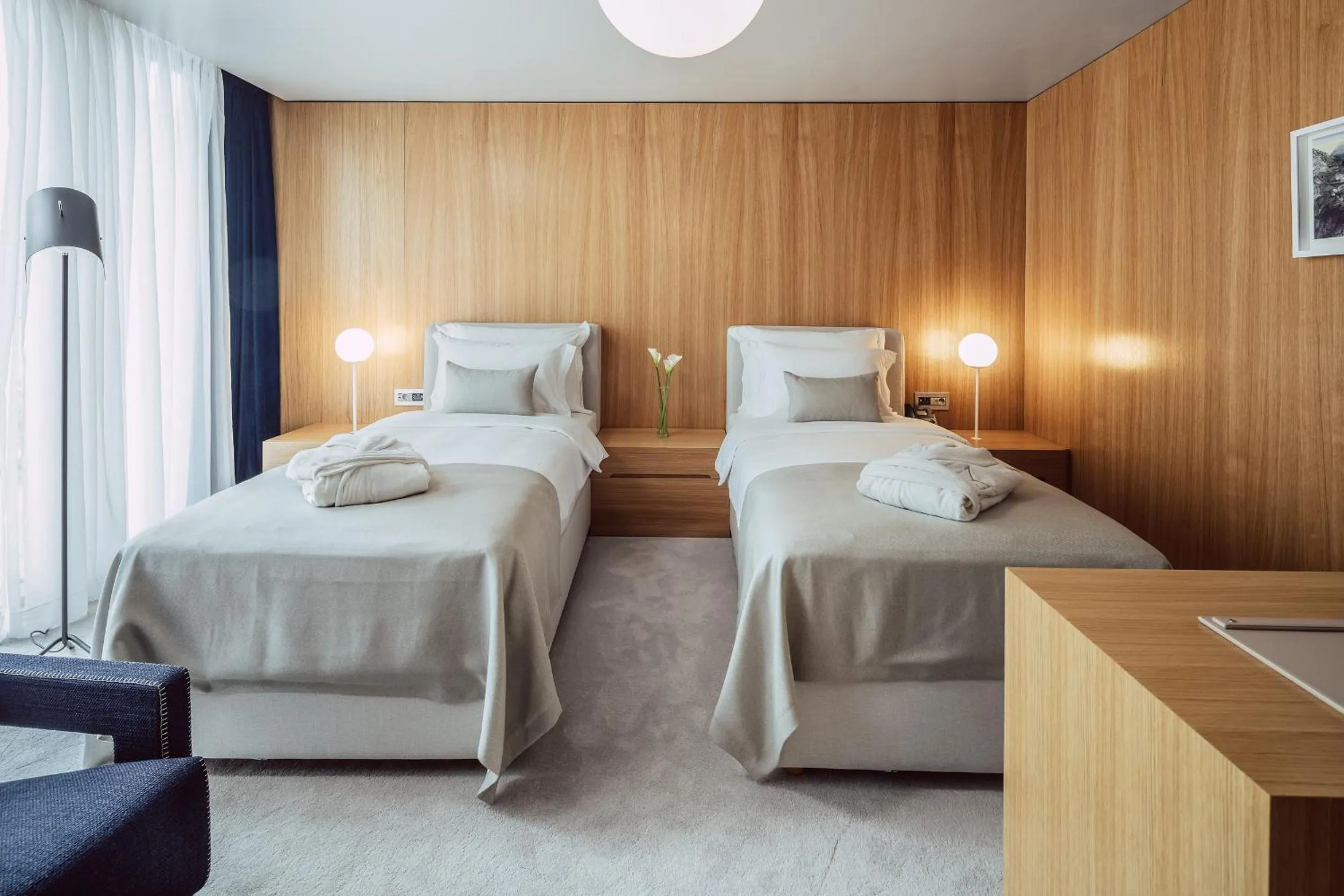 Grand Premium Twin – Atrium View in Met Boutique Hotel