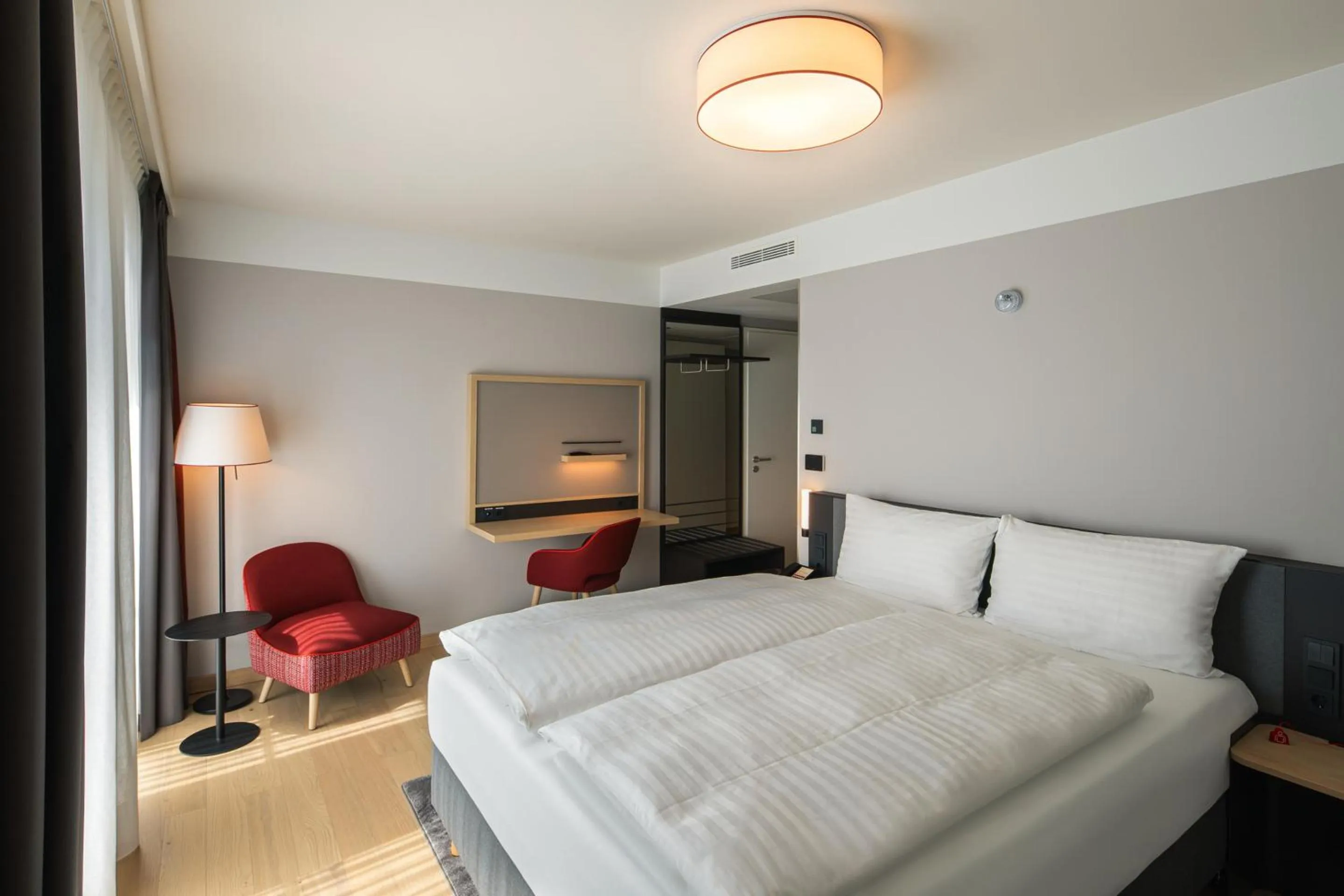 Double Room - single occupancy - Disability Access in IntercityHotel Heidelberg