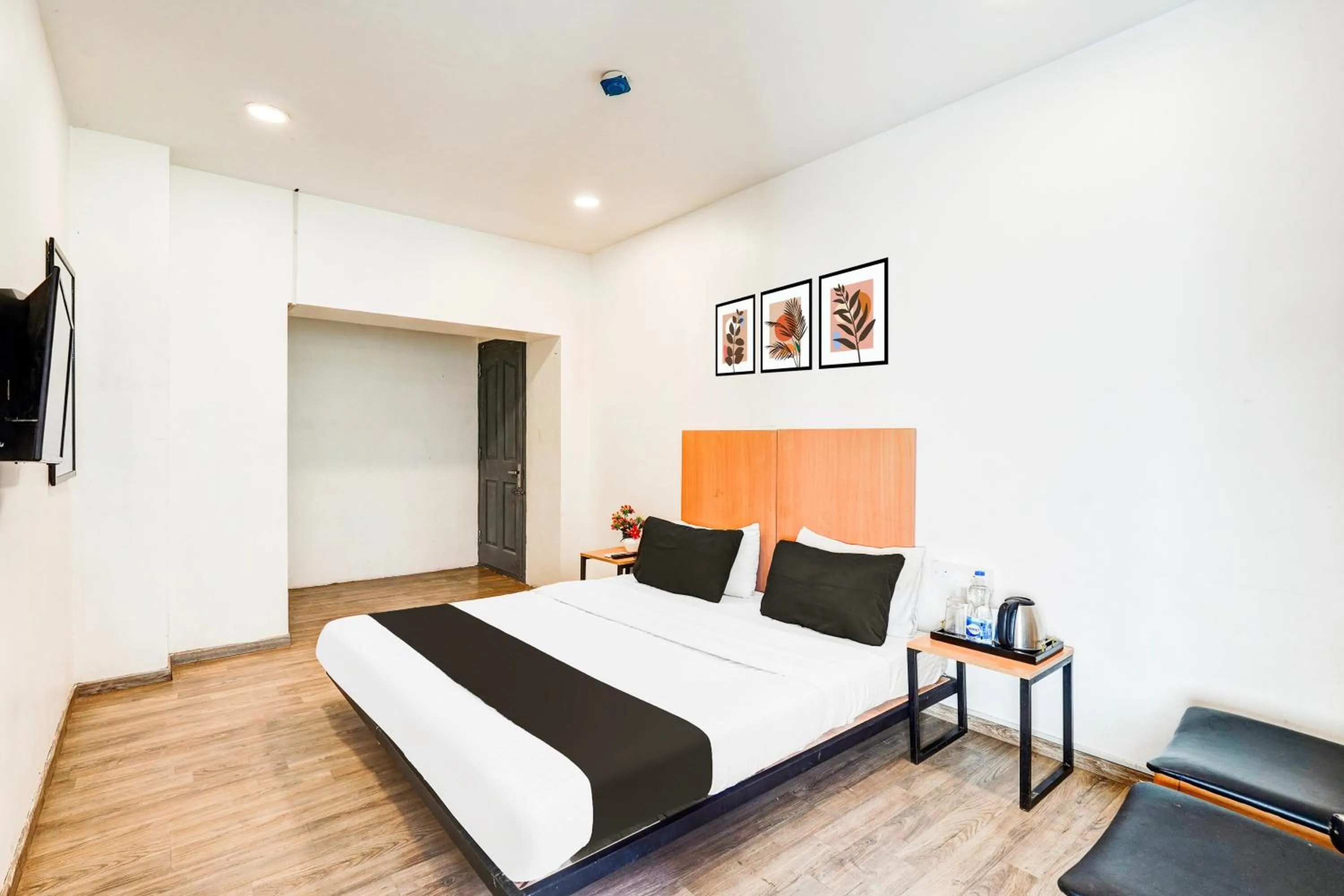 Standard Double Room - single occupancy in Collection O OMR Perungudi Thiruvanmiyur Beach